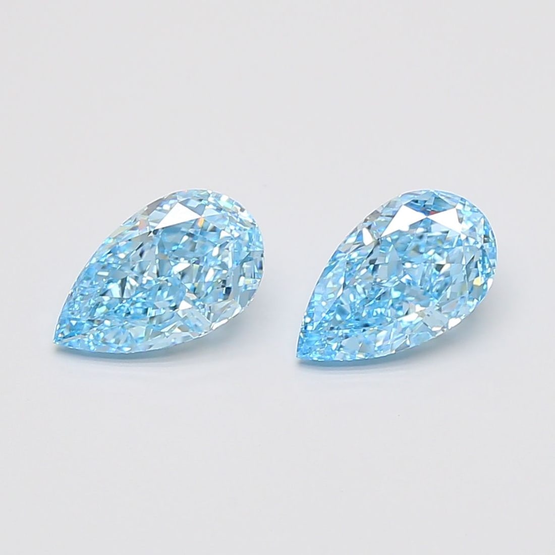 IGI Pear 2.14ct Fancy Vivid Blue VVS2 - Loose Lab Diamond: IGI Pear 2.14ct Fancy Vivid Blue VVS2 - Loose Lab Diamond Item Specifics: Source: This Is A Real Diamond Grown In A Lab Not Mined. Carat: 2.14 Cut: - Color: Fancy Vivid Blue Clarity: VVS2 Polish: EX S