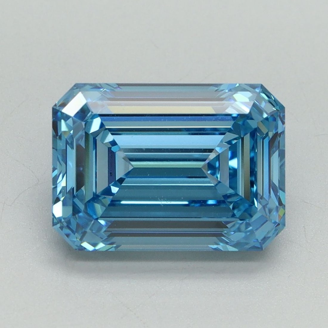 IGI Emerald 4.18ct Fancy Vivid Blue VVS2 - Loose Lab Diamond: IGI Emerald 4.18ct Fancy Vivid Blue VVS2 - Loose Lab Diamond Item Specifics: Source: This Is A Real Diamond Grown In A Lab Not Mined. Carat: 4.18 Cut: - Color: Fancy Vivid Blue Clarity: VVS2 Polish: