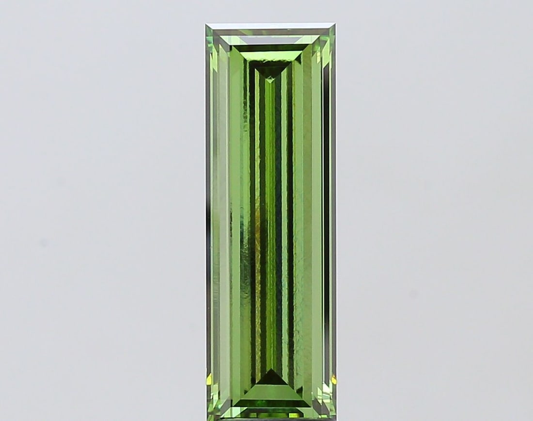 IGI Baguette 4.01ct Fancy Vivid Green VVS2 - Loose Lab Diamond: IGI Baguette 4.01ct Fancy Vivid Green VVS2 - Loose Lab Diamond Item Specifics: Source: This Is A Real Diamond Grown In A Lab Not Mined. Carat: 4.01 Cut: - Color: Fancy Vivid Green Clarity: VVS2 Polish