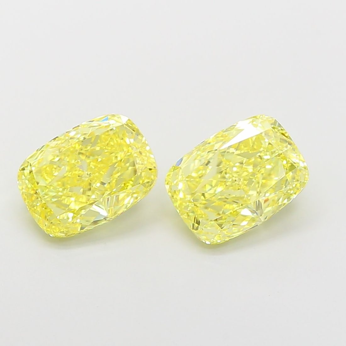 IGI Cushion Modified 2.09ct Fancy Vivid Yellow VVS2 - Loose Lab Diamond: IGI Cushion Modified 2.09ct Fancy Vivid Yellow VVS2 - Loose Lab Diamond Item Specifics: Source: This Is A Real Diamond Grown In A Lab Not Mined. Carat: 2.09 Cut: - Color: Fancy Vivid Yellow Clarity: V