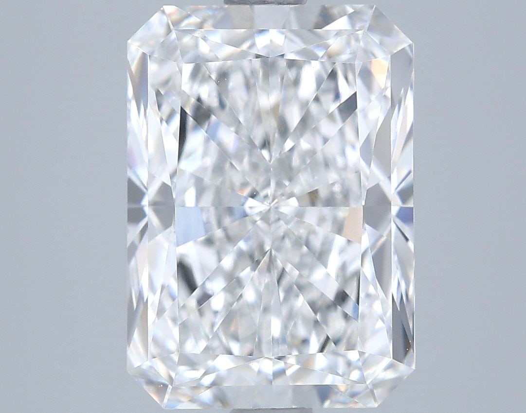 GIA Radiant 3.31ct E VVS2 - Loose Lab Diamond: GIA Radiant 3.31ct E VVS2 - Loose Lab Diamond Item Specifics: Source: This Is A Real Diamond Grown In A Lab Not Mined. Carat: 3.31 Cut: - Color: E Clarity: VVS2 Polish: EX Symmetry: EX Measurements: 1
