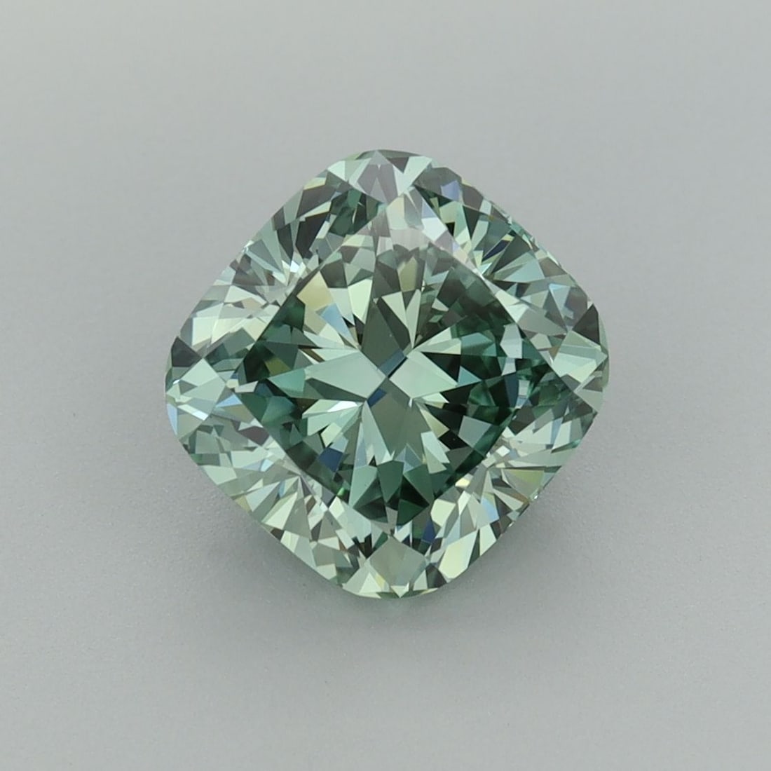 IGI Cushion Modified 2.45ct Fancy Vivid Green VVS2 - Loose Lab Diamond: IGI Cushion Modified 2.45ct Fancy Vivid Green VVS2 - Loose Lab Diamond Item Specifics: Source: This Is A Real Diamond Grown In A Lab Not Mined. Carat: 2.45 Cut: - Color: Fancy Vivid Green Clarity: VVS