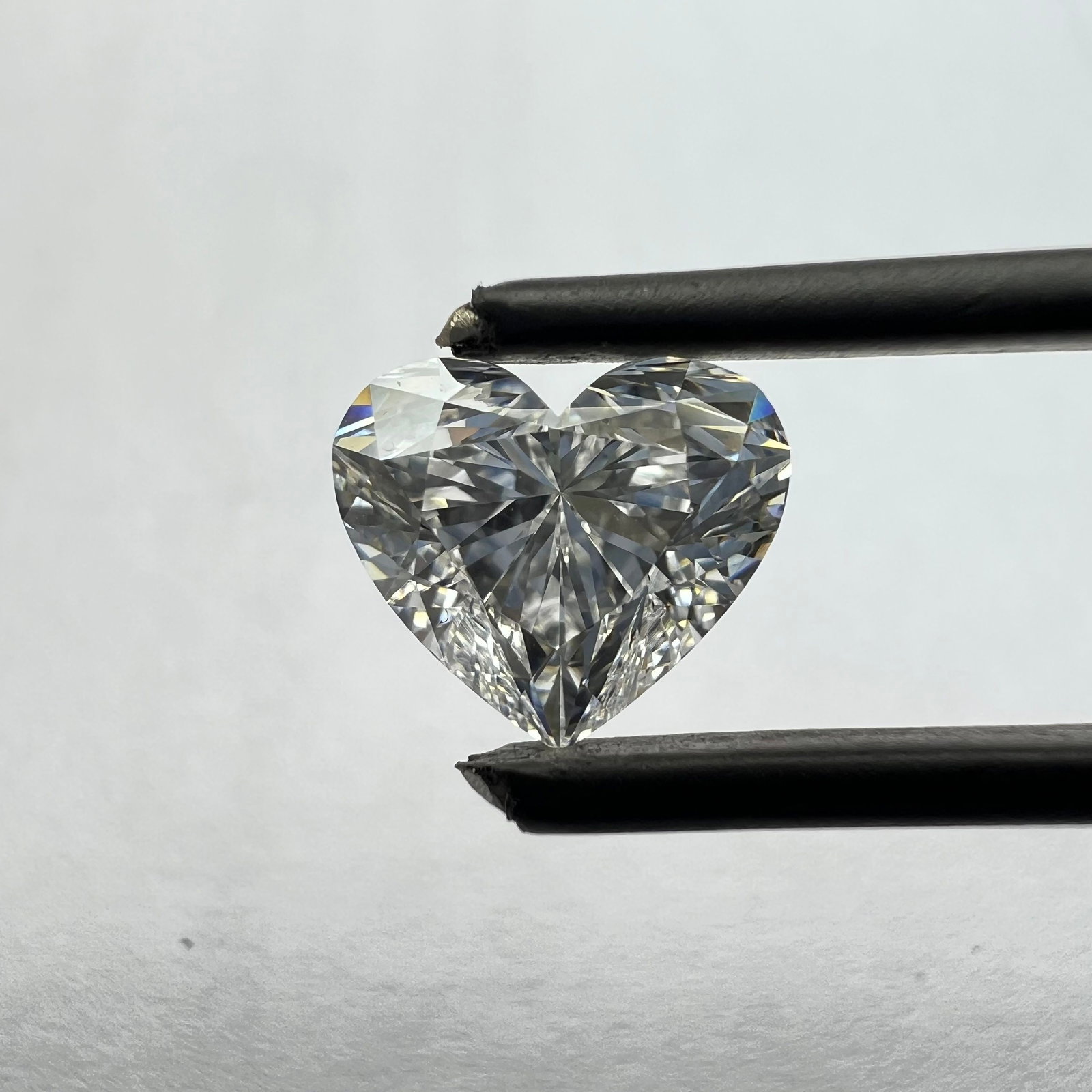 Heart 2.08ct D VVS2 - Loose Lab Diamond: Heart 2.08ct D VVS2 - Loose Lab Diamond Item Specifics: Source: This Is A Real Diamond Grown In A Lab Not Mined. Carat: 2.08 Cut: - Color: D Clarity: VVS2 Polish: EX Symmetry: EX Measurements: 8.77L X