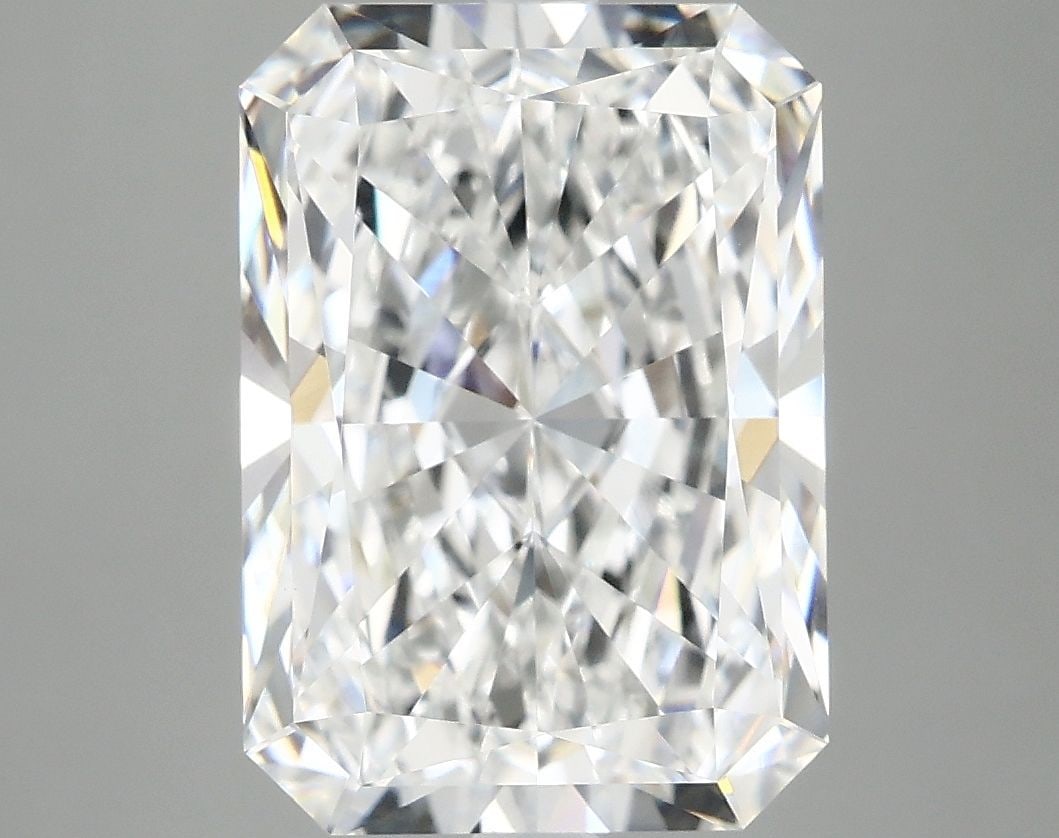 IGI Radiant 4.95ct E VVS2 - Loose Lab Diamond: IGI Radiant 4.95ct E VVS2 - Loose Lab Diamond Item Specifics: Source: This Is A Real Diamond Grown In A Lab Not Mined. Carat: 4.95 Cut: - Color: E Clarity: VVS2 Polish: EX Symmetry: EX Measurements: 1