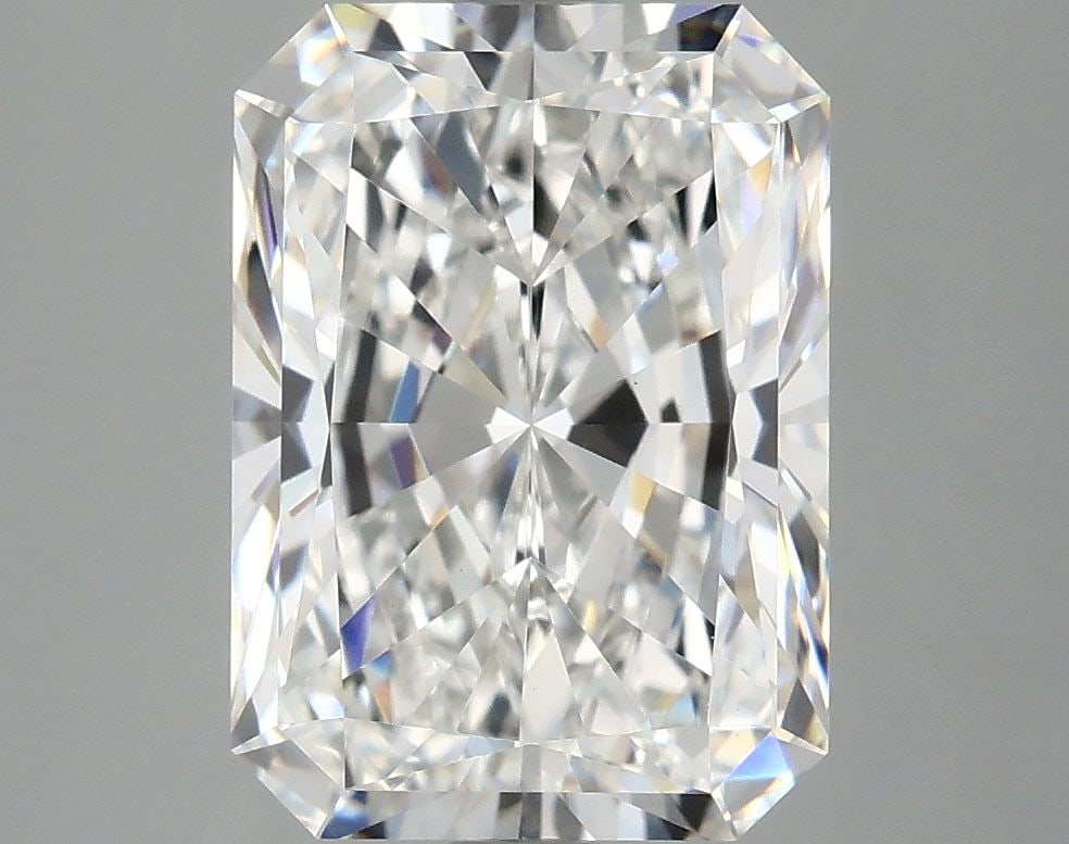 IGI Radiant 3.95ct E VVS2 - Loose Lab Diamond: IGI Radiant 3.95ct E VVS2 - Loose Lab Diamond Item Specifics: Source: This Is A Real Diamond Grown In A Lab Not Mined. Carat: 3.95 Cut: - Color: E Clarity: VVS2 Polish: EX Symmetry: EX Measurements: