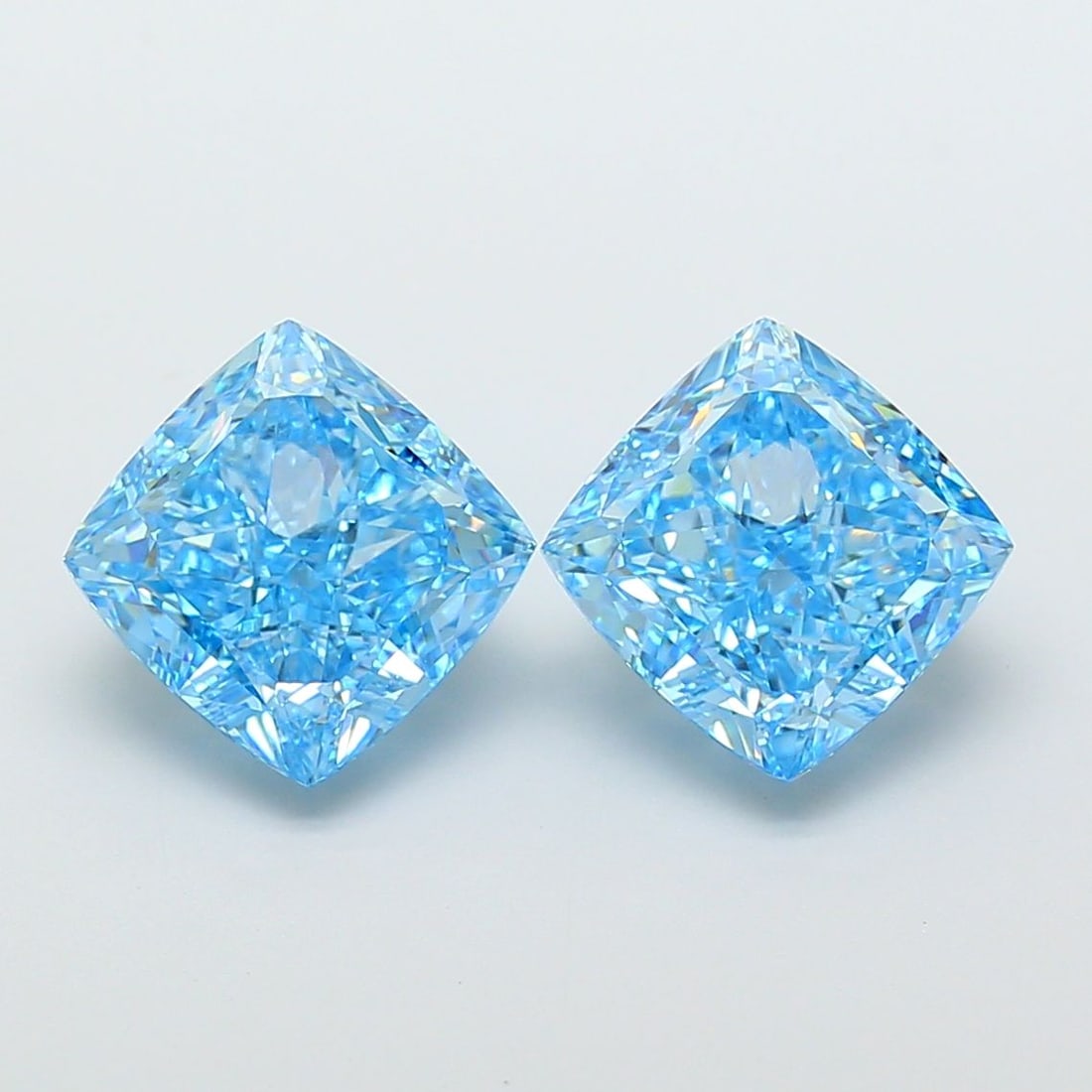 IGI Cushion Modified 5.35ct Fancy Vivid Blue VVS2 - Loose Lab Diamond: IGI Cushion Modified 5.35ct Fancy Vivid Blue VVS2 - Loose Lab Diamond Item Specifics: Source: This Is A Real Diamond Grown In A Lab Not Mined. Carat: 5.35 Cut: - Color: Fancy Vivid Blue Clarity: VVS2 