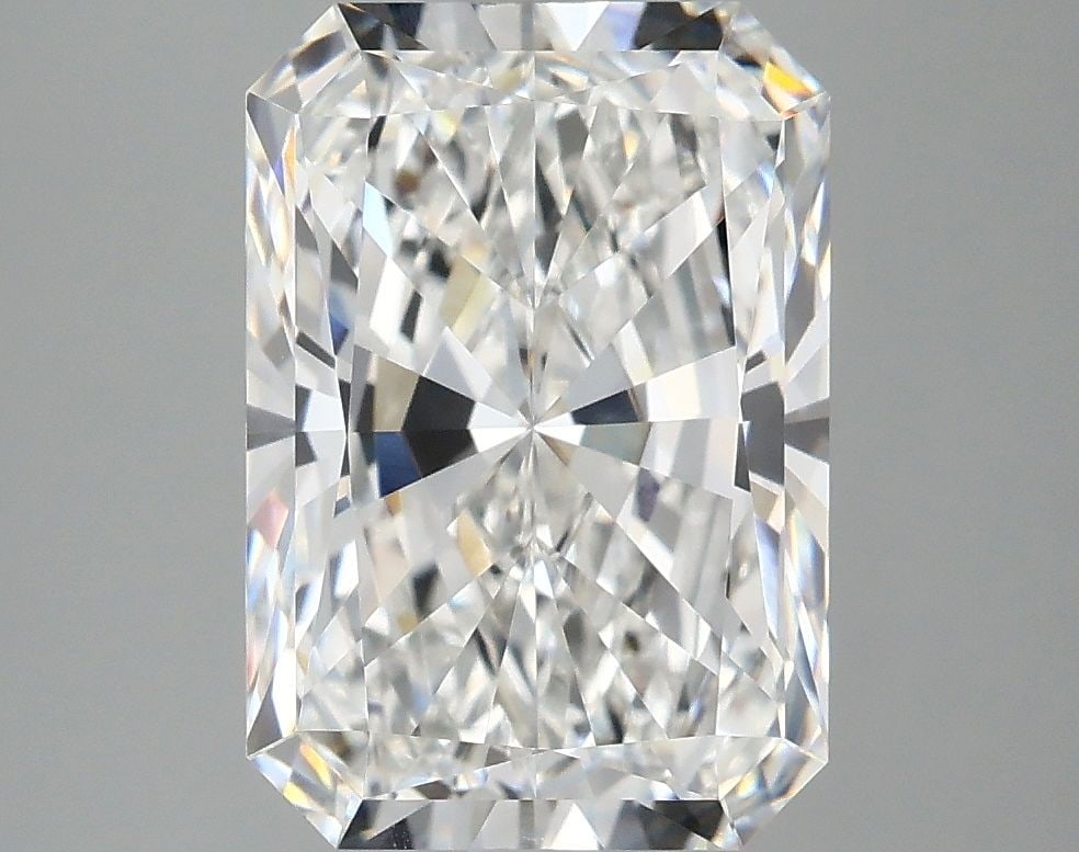 IGI Radiant 4.08ct E VVS2 - Loose Lab Diamond: IGI Radiant 4.08ct E VVS2 - Loose Lab Diamond Item Specifics: Source: This Is A Real Diamond Grown In A Lab Not Mined. Carat: 4.08 Cut: - Color: E Clarity: VVS2 Polish: EX Symmetry: EX Measurements: 1