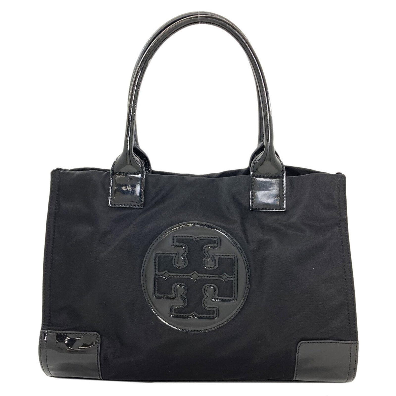 Nylon patent leather Tory Burch tote bag: Nylon patent leather Tory Burch tote bag Tory Burch's nylon patent leather tote bag boasts a sleek black design, combining durable nylon with patent leather accents. Measuring 22cm x 34cm x 11cm,
