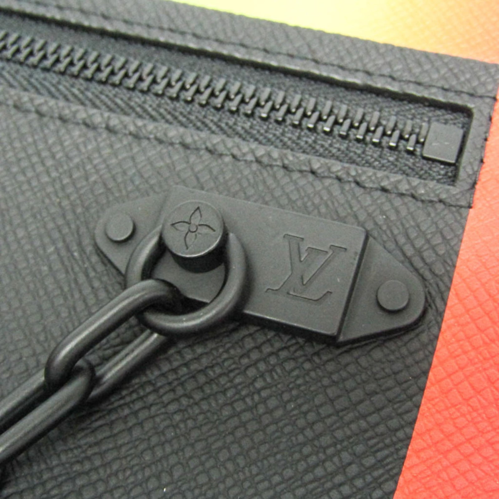 Vuitton Taiga Leather Clutch Bag - 10
