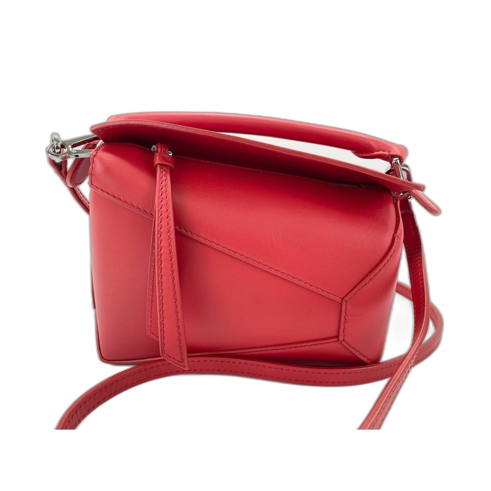 Shoulder Bag: Shoulder Bag The Loewe shoulder bag is a vibrant red color, measuring 12cm x 18cm x 6cm. Its 100cm strap length provides a comfortable carry option, and the bag's compact size makes it easy to slip in