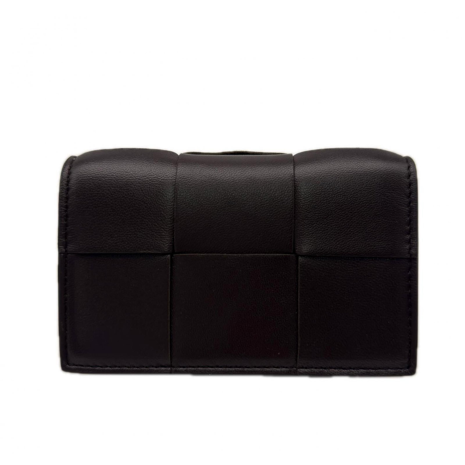 Case Leather Business Card Bottega Veneta: Case Leather Business Card Bottega Veneta This Bottega Veneta case is crafted from rich, supple lambskin leather, providing a sophisticated touch to any business card collection. The classic design