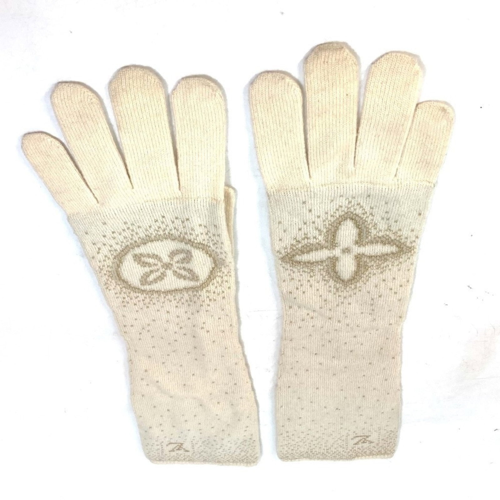 Cashmere Gloves Louis Vuitton Warm Acetate: Cashmere Gloves Louis Vuitton Warm Acetate Cashmere and warm Acetate gloves from Louis Vuitton, crafted in Ivory, offer a luxurious touch to your winter wardrobe. With a total length of 44.5cm, these