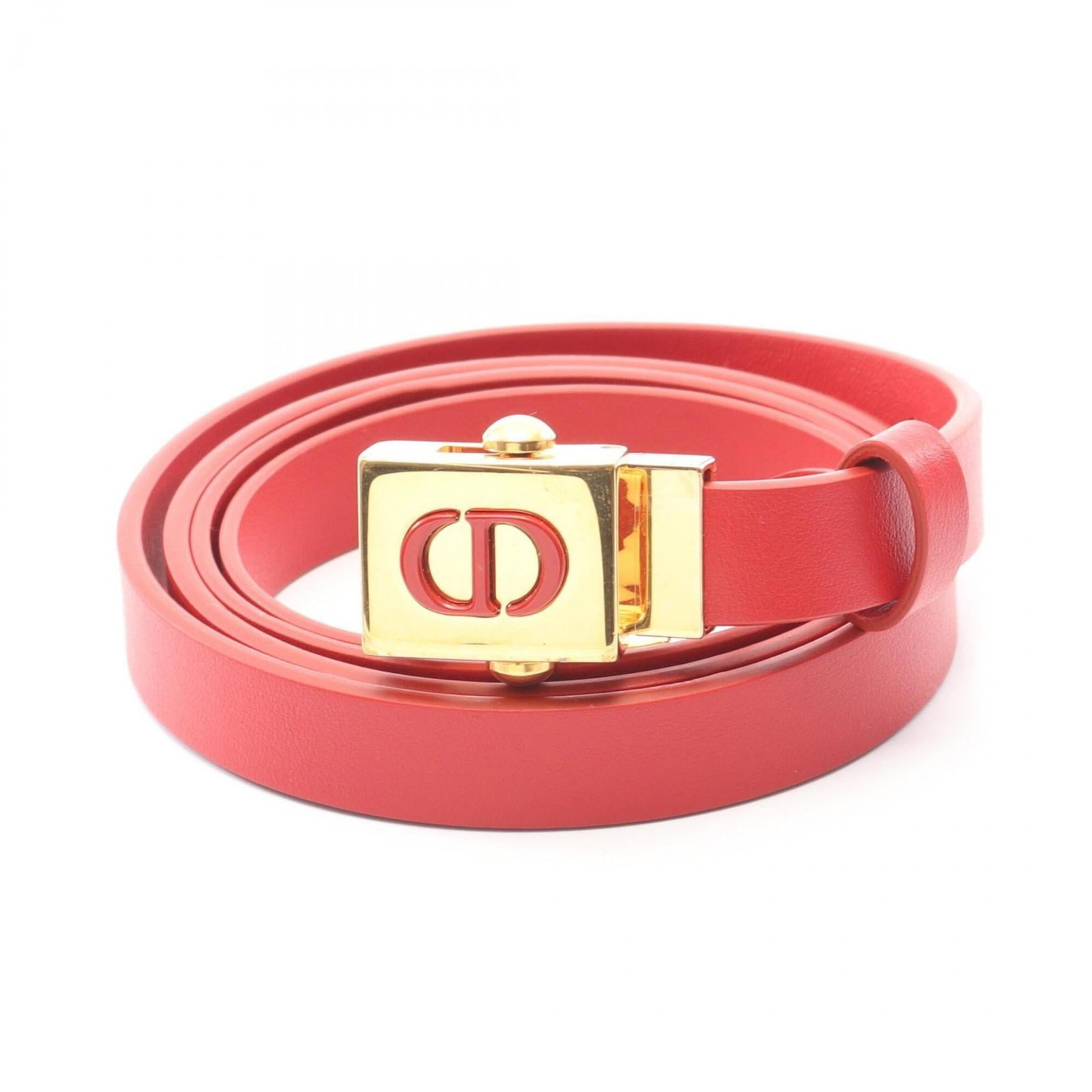 Standard Belt Dior Christian: Standard Belt Dior Christian Red leather standard belt from Christian Dior, featuring a classic design with a subtle abrasion embellishment. Measuring 65-75cm in length, this belt is available in a