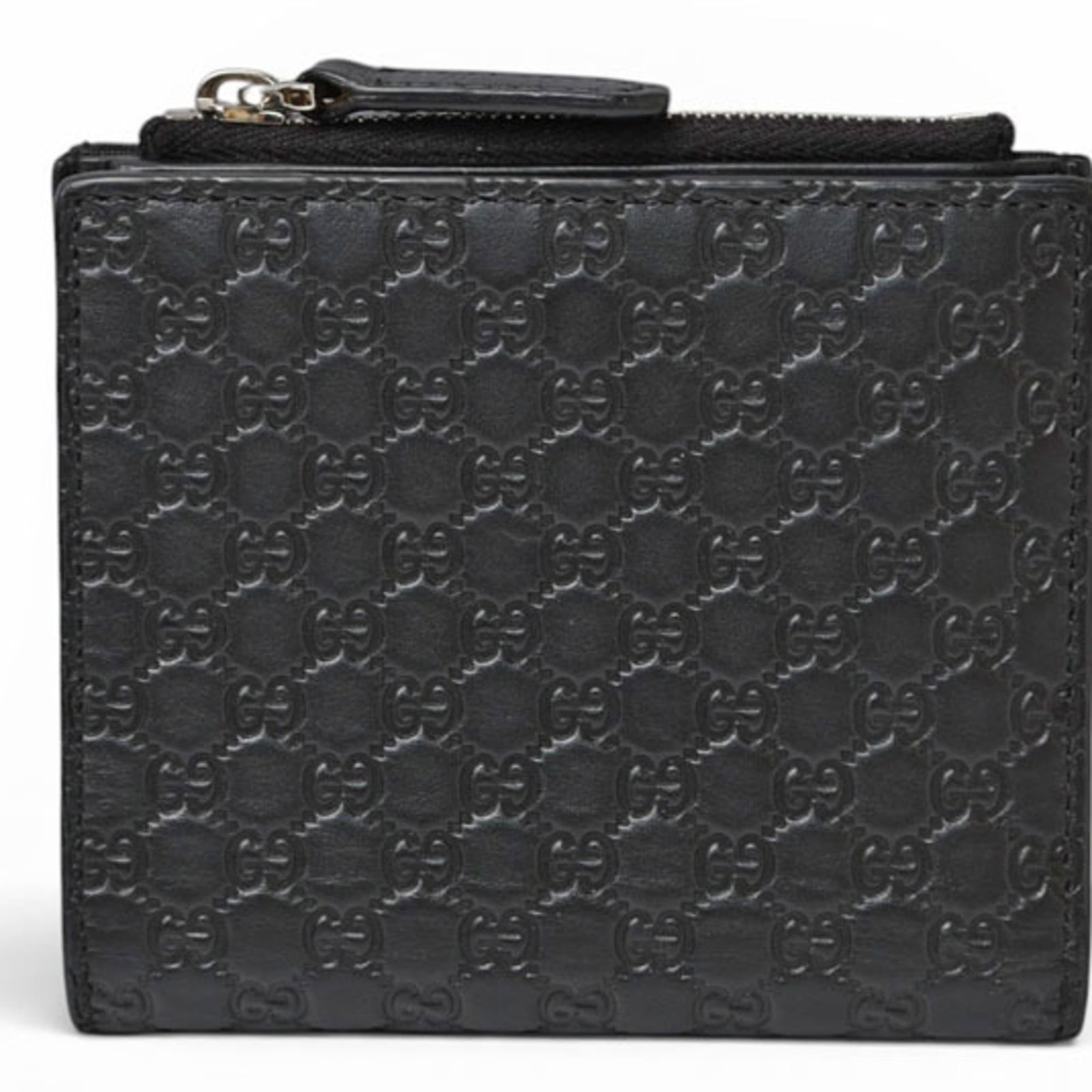 Gucci Wallet (Bi-Fold) Leather: Gucci Wallet (Bi-Fold) Leather Black Gucci bi-fold leather wallet with dimensions 9.5cm x 11cm x 1.5cm. Made from high-quality leather, this wallet features a classic design with a sleek black finish.