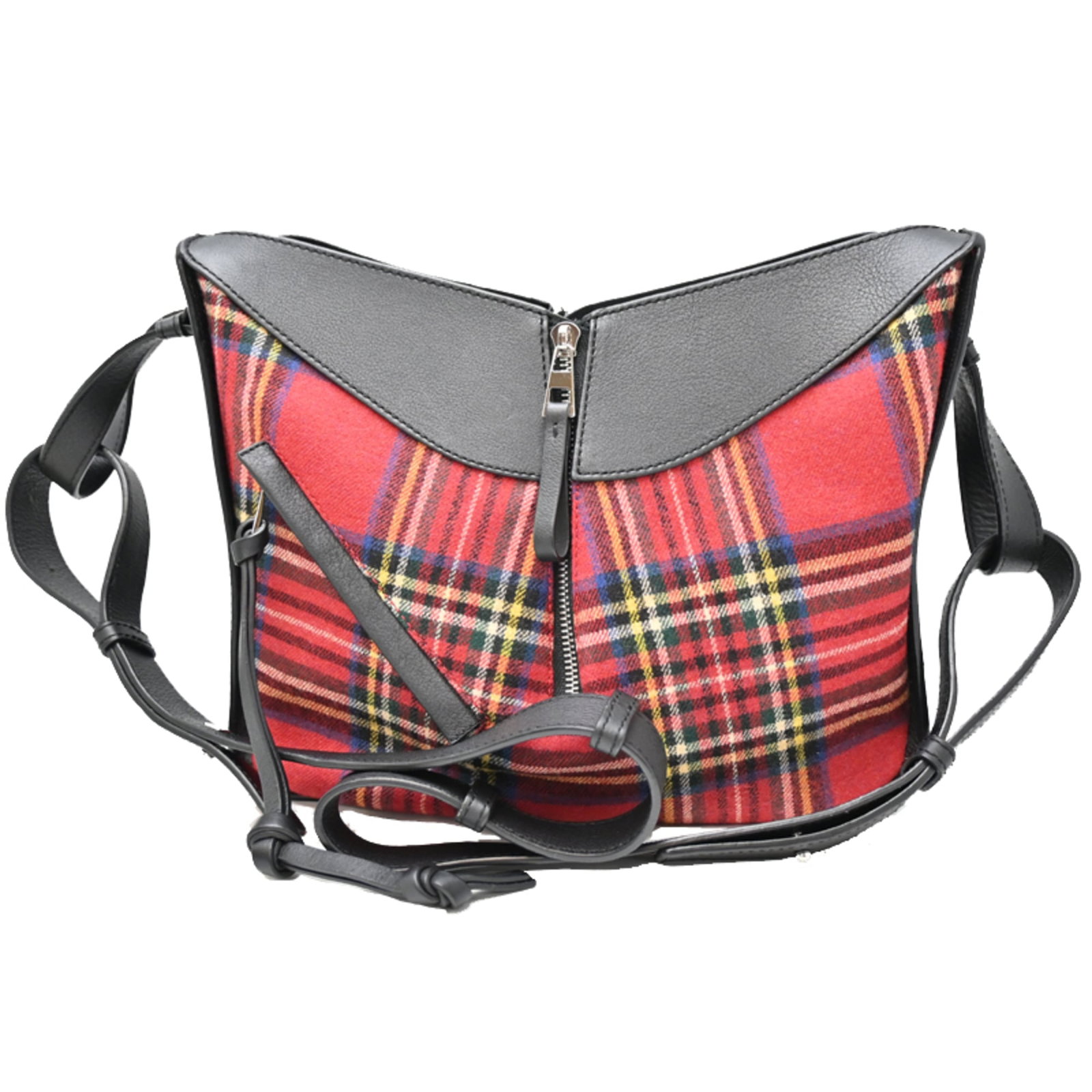 Loewe Shoulder Bag Leather Wool: Loewe Shoulder Bag Leather Wool Made from luxurious leather and wool, this Loewe shoulder bag boasts a unique blend of textures and colors. The bag's sleek design and versatile size make it a stylish