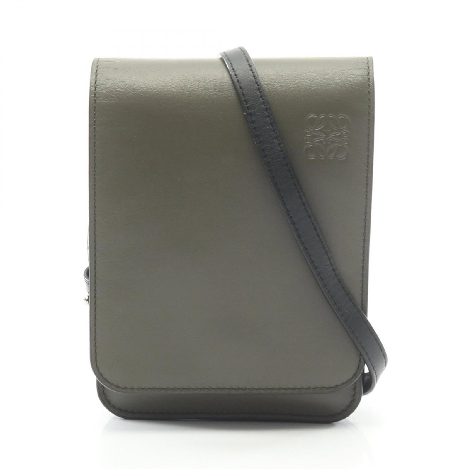 Shoulder Bag Leather Sling Loewe: Shoulder Bag Leather Sling Loewe This black leather shoulder bag features a sleek design with a sling strap, measuring 18cm x 12cm x 2.5cm. The bag's strap length ranges from 91cm to 115cm, providing 