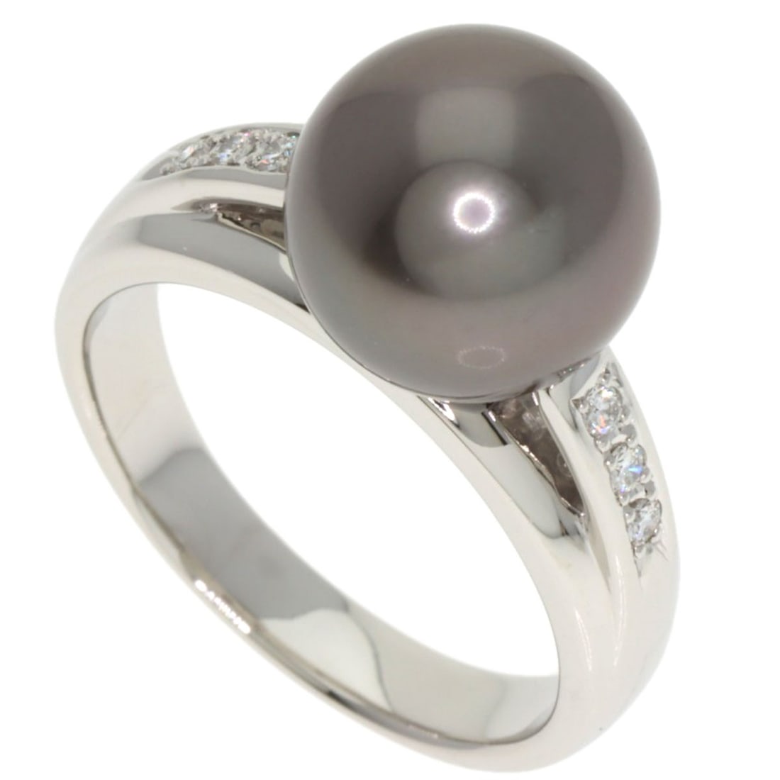 Tasaki Black Butterfly Pearl Diamond Ring Platinum Pt900: Tasaki Black Butterfly Pearl Diamond Ring Platinum Pt900 Tasaki Black Butterfly Pearl Diamond Ring Platinum Pt900 is a striking silver-plated platinum ring featuring a D 0.07ct pearl and a platinum