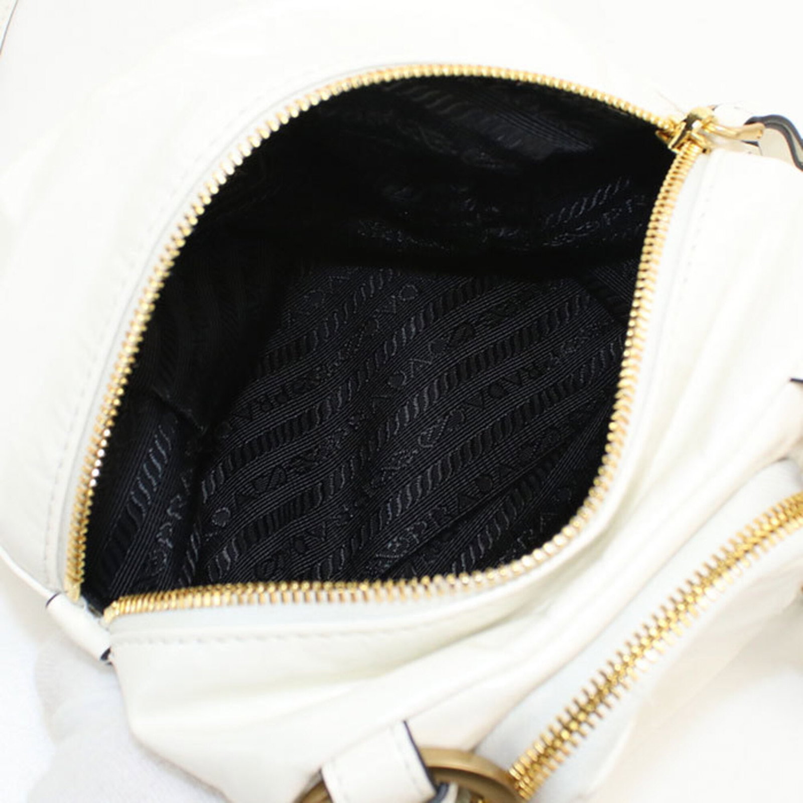 Handbag Leather Prada - 3