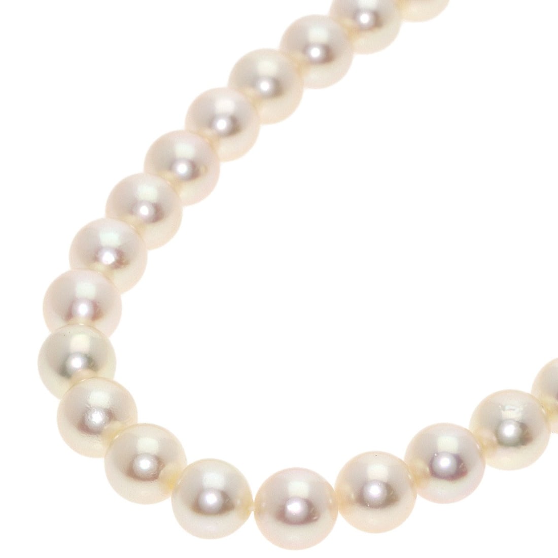 Pearl Necklace Silver Tasaki: Pearl Necklace Silver Tasaki Silver Tasaki Pearl Necklace boasts a sleek 16.9-inch length and features a white pearl as its main stone, set against a silver background. The necklace's simple design