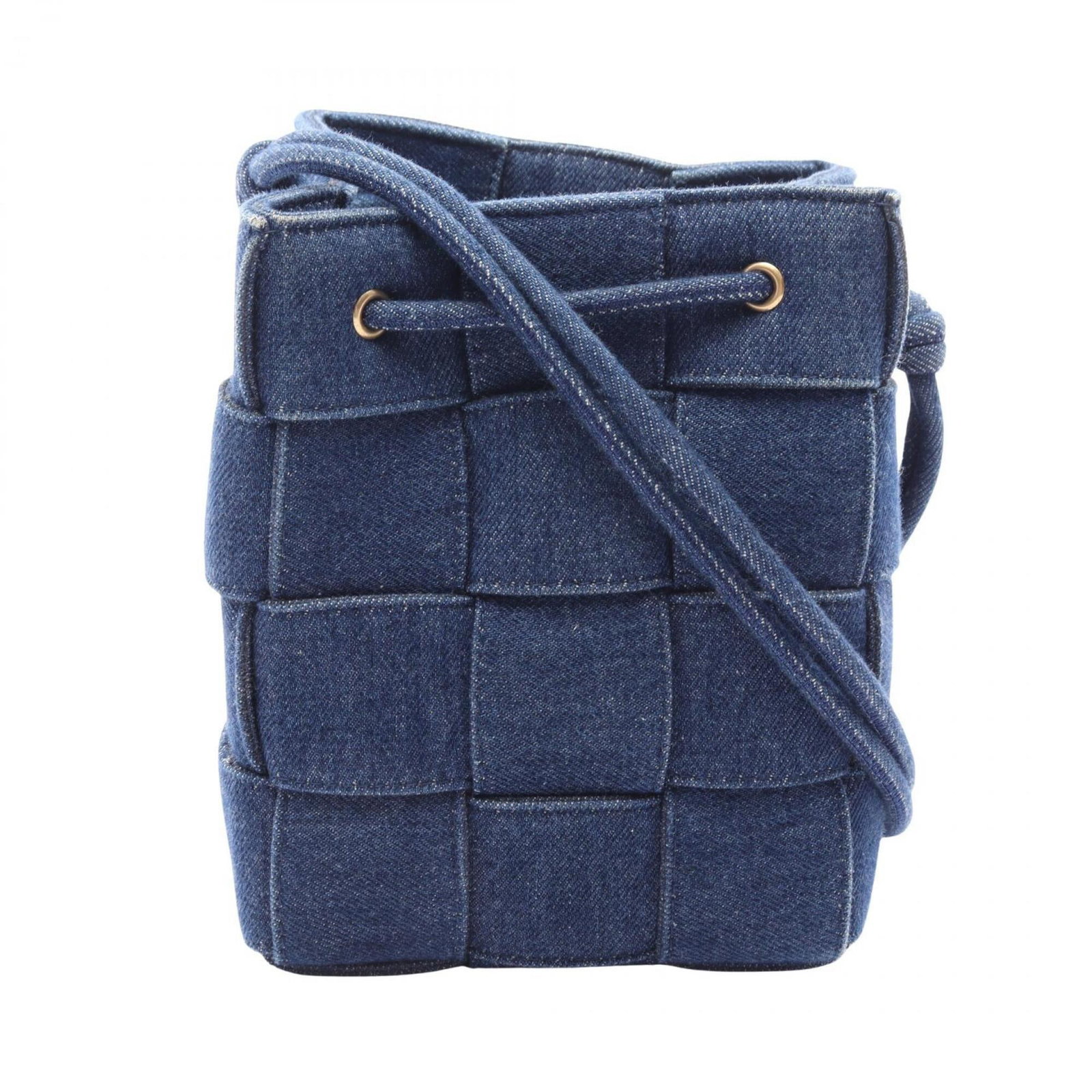 Shoulder Bag Denim Bottega: Shoulder Bag Denim Bottega Denim shoulder bag from Bottega Veneta, featuring a navy color and compact size. This 18cm x 14cm x 14cm bag is a stylish and practical accessory. Item Specifics: Brand: