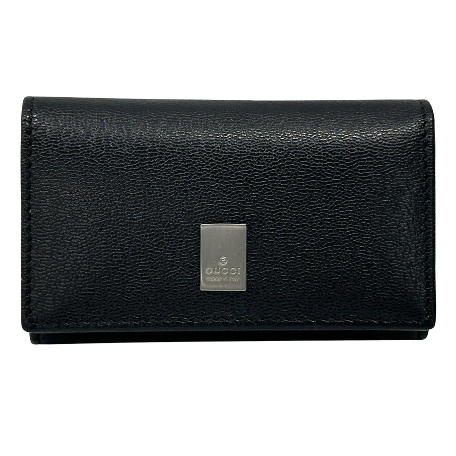 Keycase Leather by Gucci: Keycase Leather by Gucci Keycase Leather by Gucci is a sleek black leather accessory, measuring 6cm x 10cm x 3cm, crafted from high-quality material. This stylish keycase bears a signature, adding a t