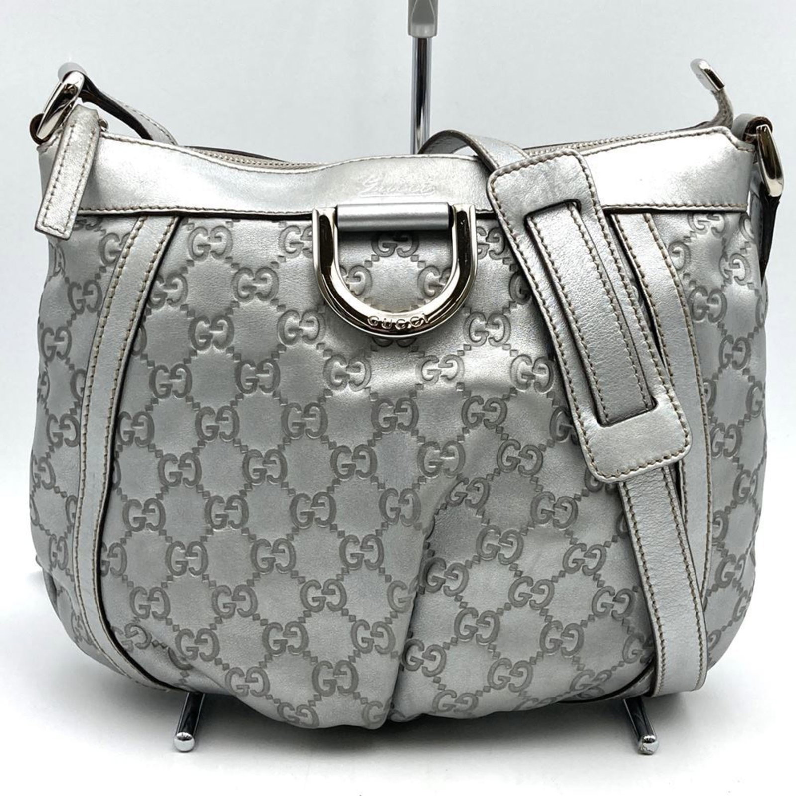 Shoulder Bag Leather: Shoulder Bag Leather Silver Gucci Abbey Leather Shoulder Bag with Zipper Closure and Two Pockets. This stylish shoulder bag features a sleek silver zipper closure, a spacious open pocket, and a