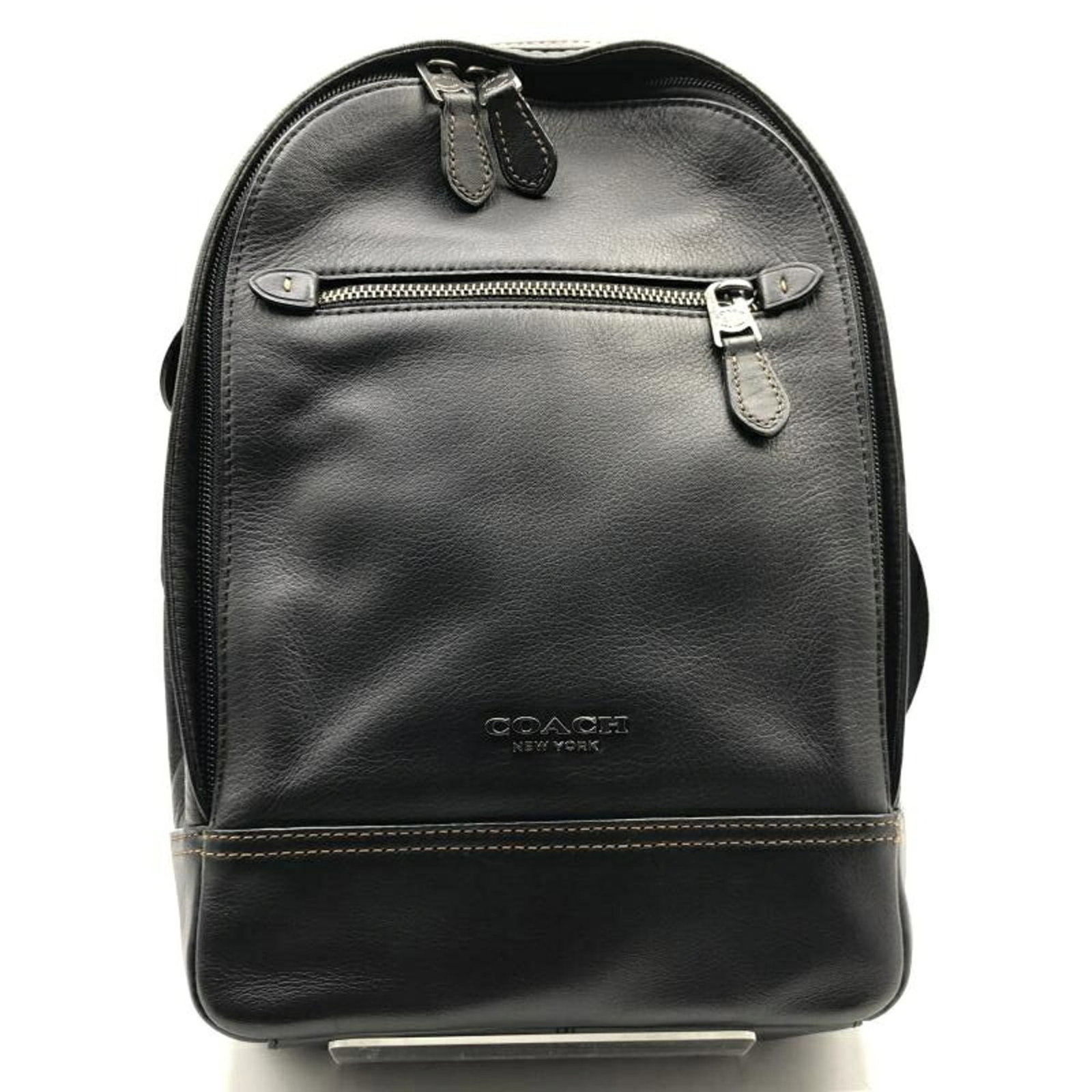 Fanny Pack Sling Bag Leather Coach: Fanny Pack Sling Bag Leather Coach Black leather fanny pack with a 32cm x 20cm / 12.59'' x 7.87'' size. This Coach sling bag features a classic design with a sleek, full-grain leather construction.