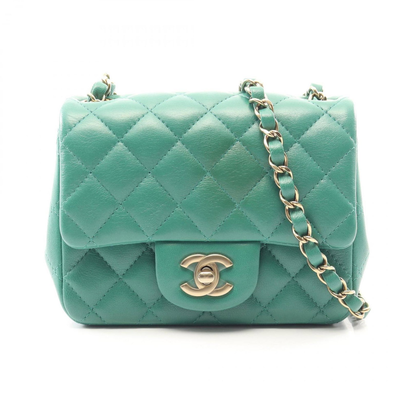 Shoulder Bag Leather Handbag Chanel: Shoulder Bag Leather Handbag Chanel Lambskin leather shoulder bag from Chanel, featuring a vibrant green color and classic design. Measuring 13cm x 17cm x 8cm, this stylish handbag is made from