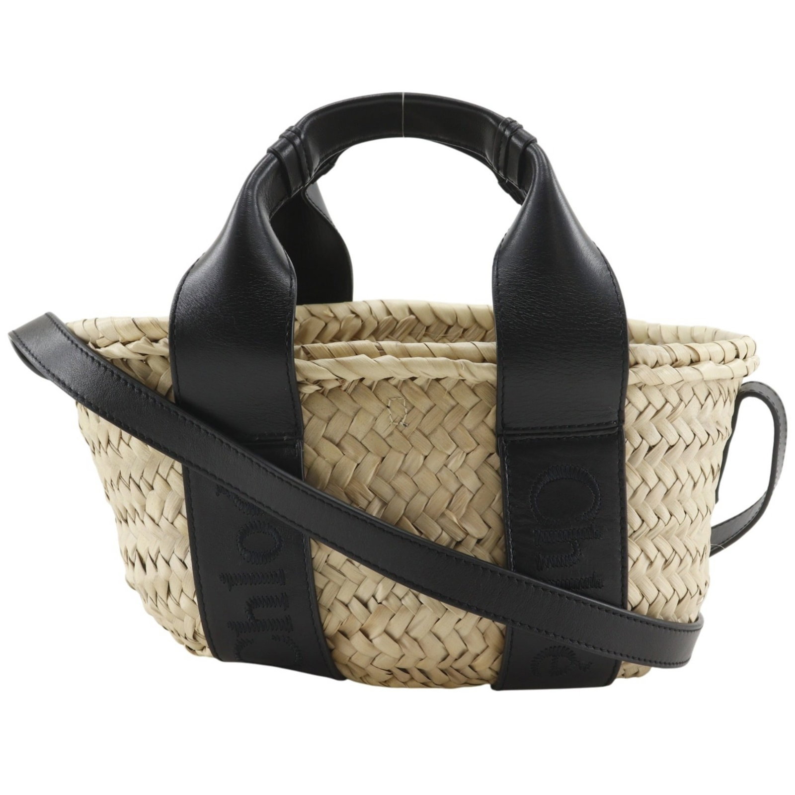 Raffia leather handbag basket: Raffia leather handbag basket Raffia leather handbag basket with a natural beige color and a sturdy design. Measuring 15cm x 21cm x 13cm, it features a leather strap drop of 56cm and a handle drop of 