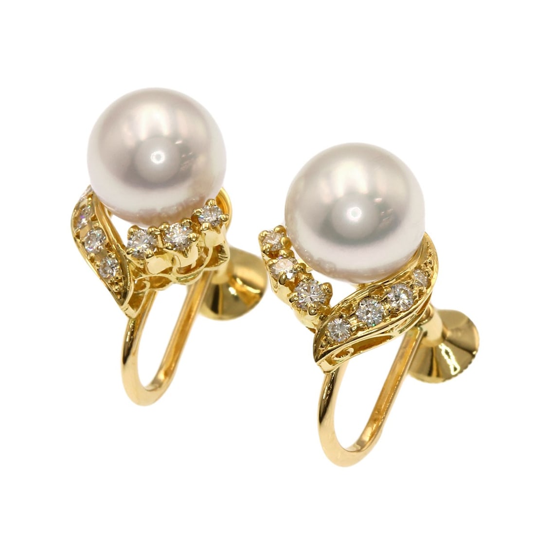 K18 Yellow Gold Mikimoto Diamond Pearl Earring: K18 Yellow Gold Mikimoto Diamond Pearl Earring K18 Yellow Gold Mikimoto Diamond Pearl Earring boasts two stunning D 0.1ct pearls, a hallmark of exceptional quality, set in a luxurious K18 yellow gold