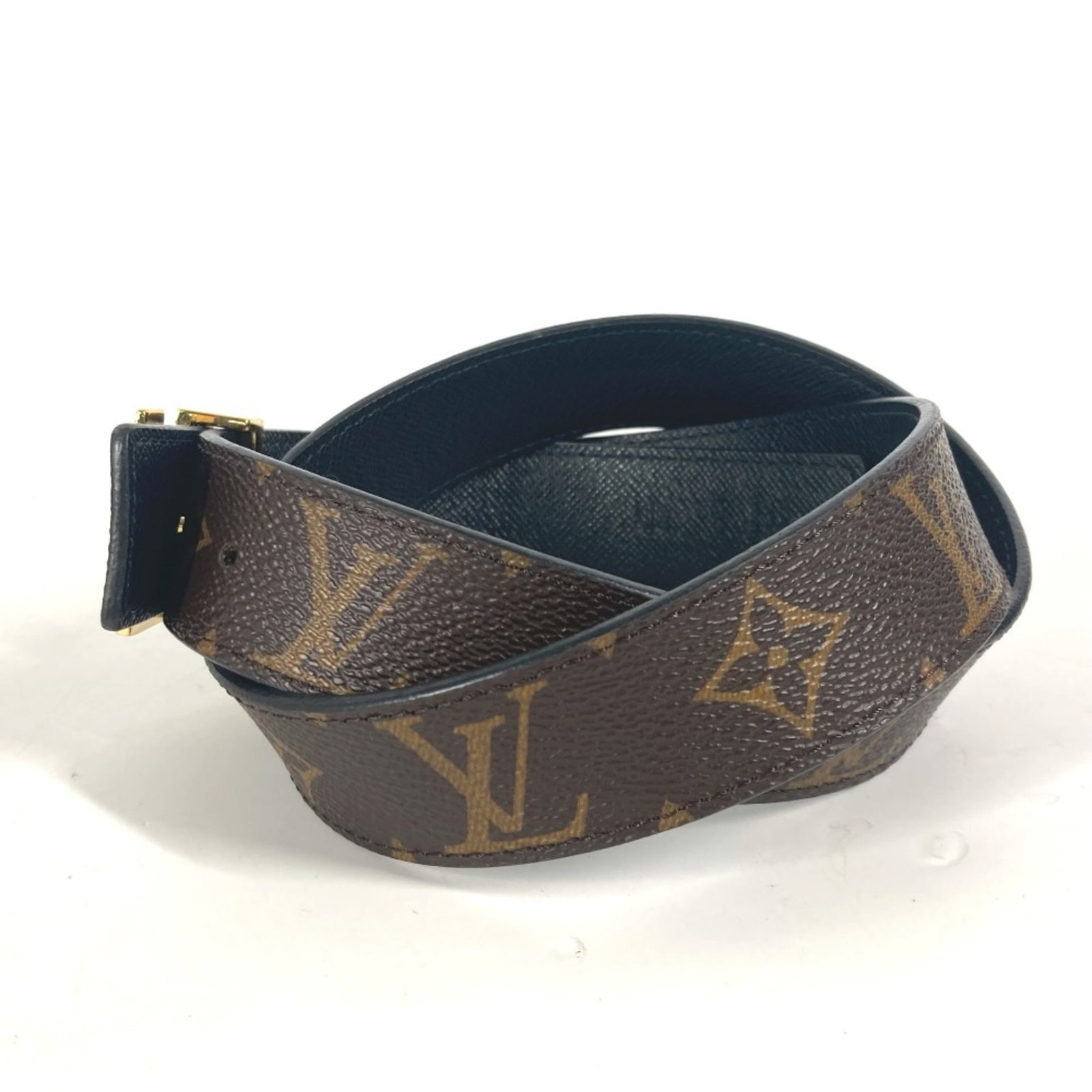 Standard belt by Louis Vuitton: Standard belt by Louis Vuitton Standard belt by Louis Vuitton, featuring the iconic monogram pattern in brown, paired with a sturdy box and dust bag for added convenience. This classic accessory