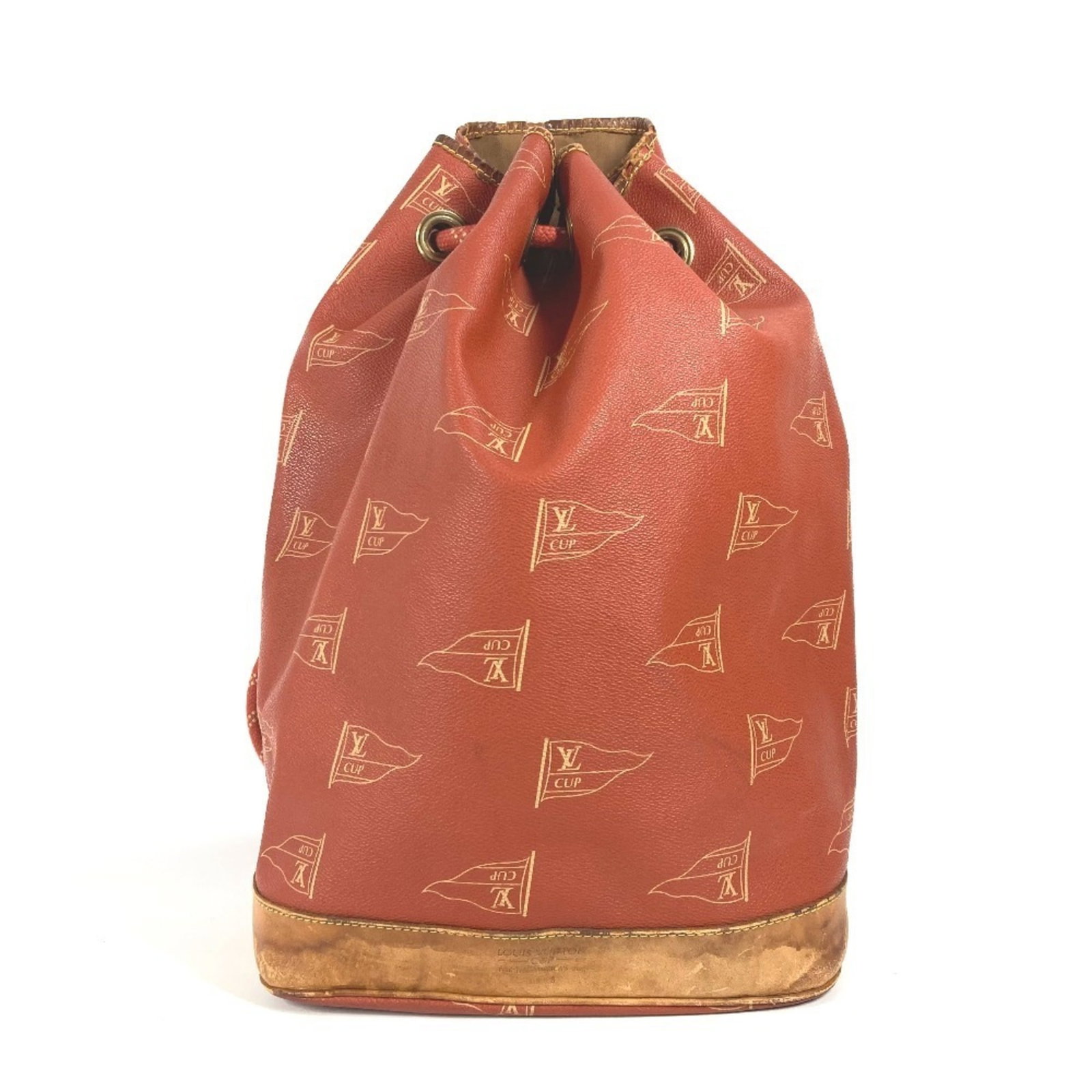 Canvas Leather Shoulder Bag Louis Vuitton: Canvas Leather Shoulder Bag Louis Vuitton Orange Canvas Leather Shoulder Bag from Louis Vuitton, measuring 43.5cm x 27.5cm x 16.5cm, features a unique combination of leather and canvas materials. The