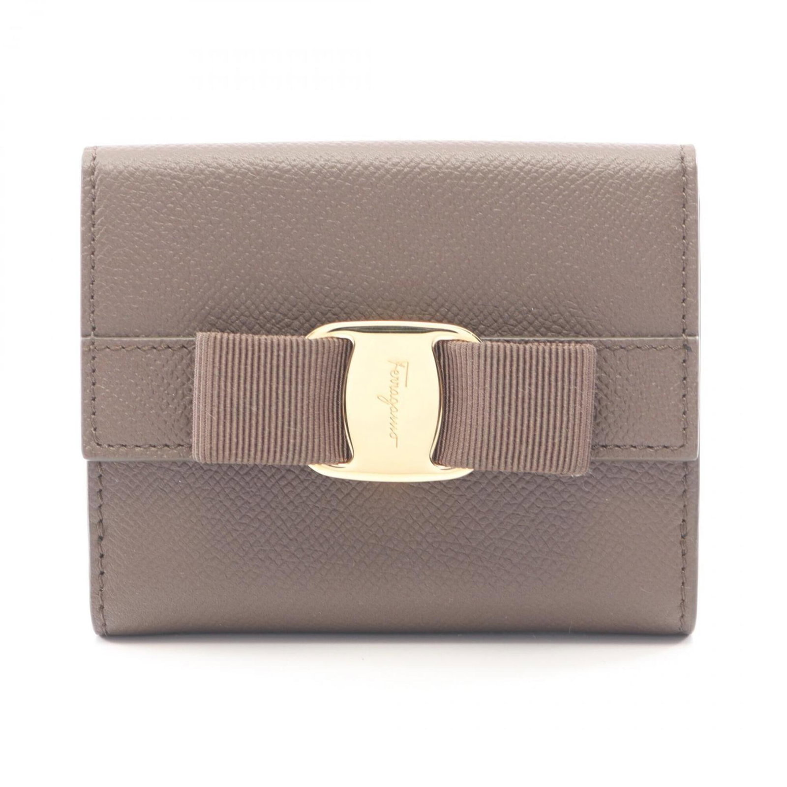 Salvatore Ferragamo Leather Wallet Bi-Fold: Salvatore Ferragamo Leather Wallet Bi-Fold Salvatore Ferragamo Leather Wallet Bi-Fold in Beige, a classic bi-fold design crafted from high-quality leather, measuring 9cm x 11cm x 2cm. The elegant