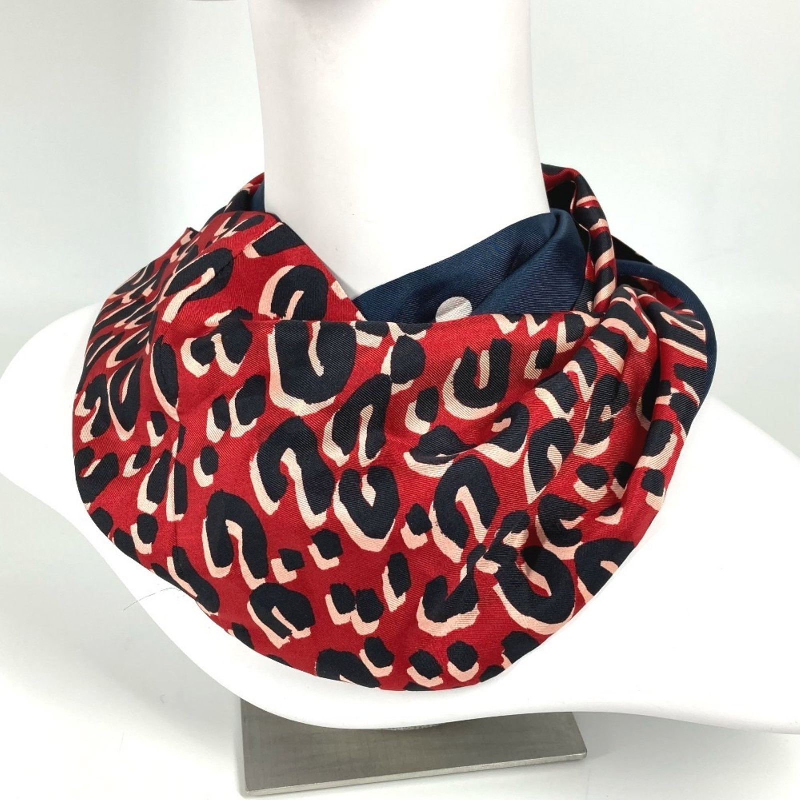 Louis Vuitton Silk Infinity Scarf: Louis Vuitton Silk Infinity Scarf Silk Infinity Scarf in Navy and Red Colors. Made from high-quality silk, this 20cm x 56cm scarf features a classic Louis Vuitton design. A timeless accessory for any 