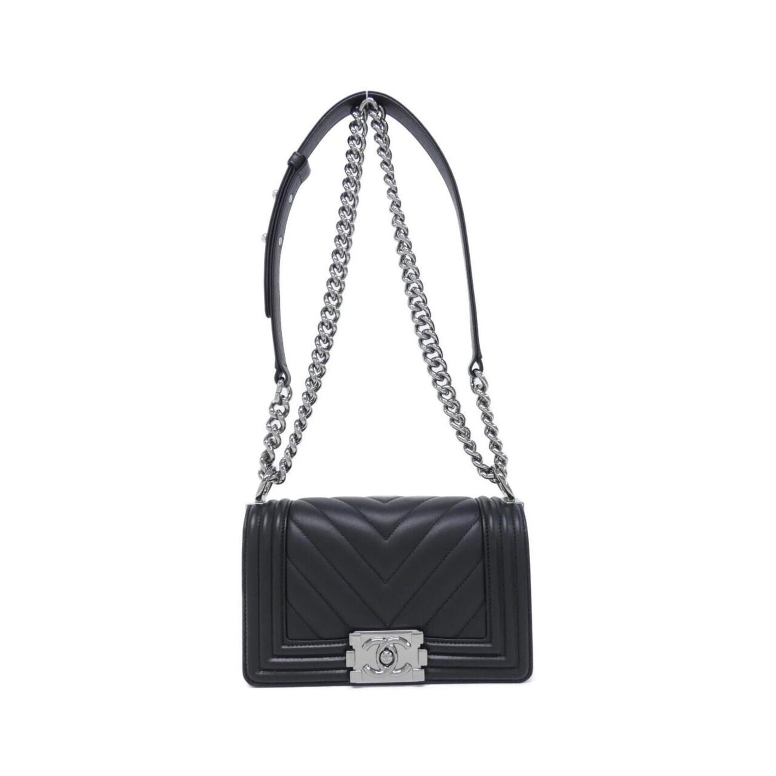 Shoulder Bag Leather Chanel: Shoulder Bag Leather Chanel Black leather shoulder bag with silver hardware, made from lamb leather, and measuring 12cm x 20cm x 7cm. This Chanel MPN 67085 shoulder bag is a classic design with a time