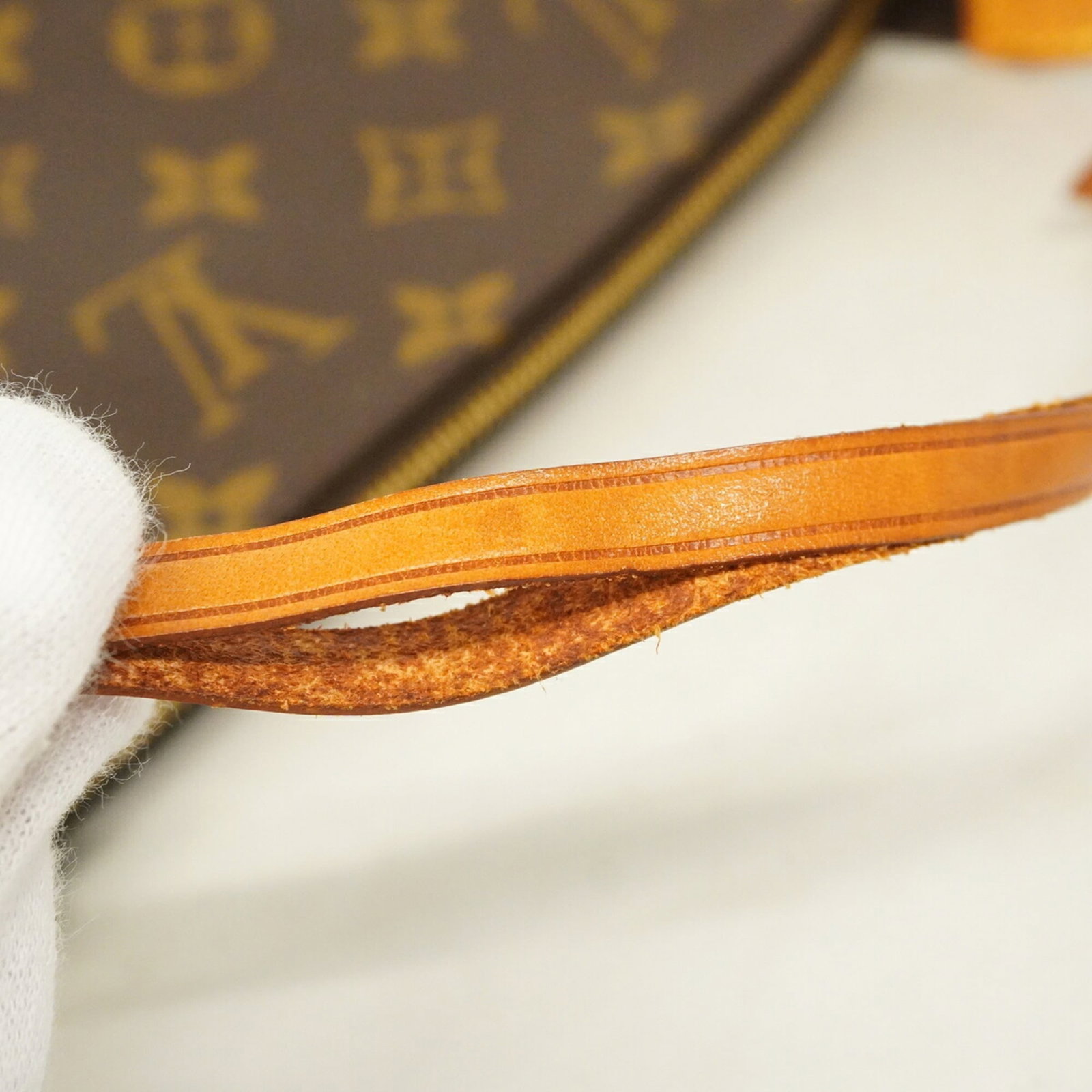 Louis Vuitton Pouch - 6