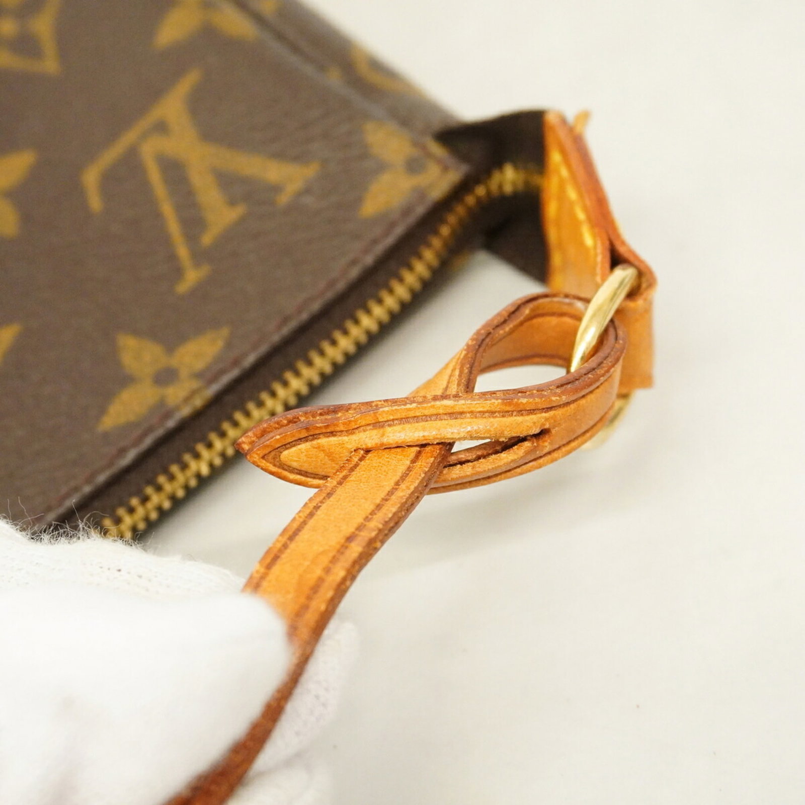 Louis Vuitton Pouch - 7