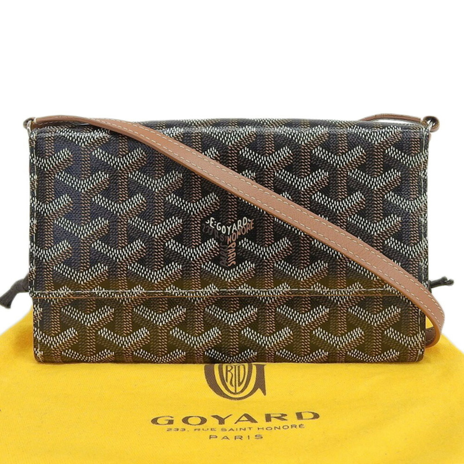PVC Leather Goyard Shoulder Bag: PVC Leather Goyard Shoulder Bag The PVC Leather Goyard Shoulder Bag boasts a striking combination of materials, featuring a durable PVC exterior and high-quality leather accents. Its sleek design and