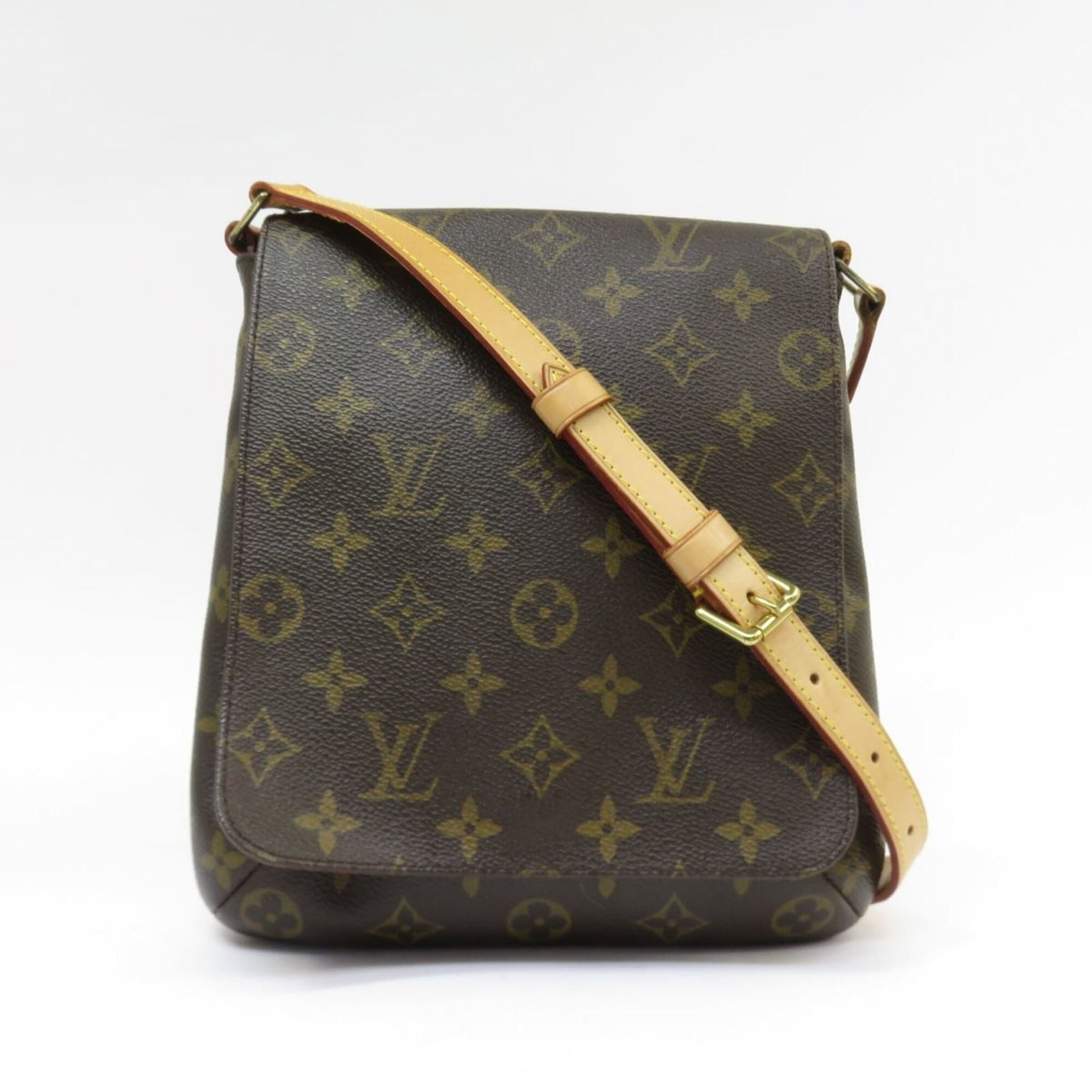 Shoulder Bag Monogram Louis Vuitton: Shoulder Bag Monogram Louis Vuitton Monogram Louis Vuitton Shoulder Bag - A timeless and elegant accessory, this shoulder bag features the iconic monogram pattern, crafted from high-quality