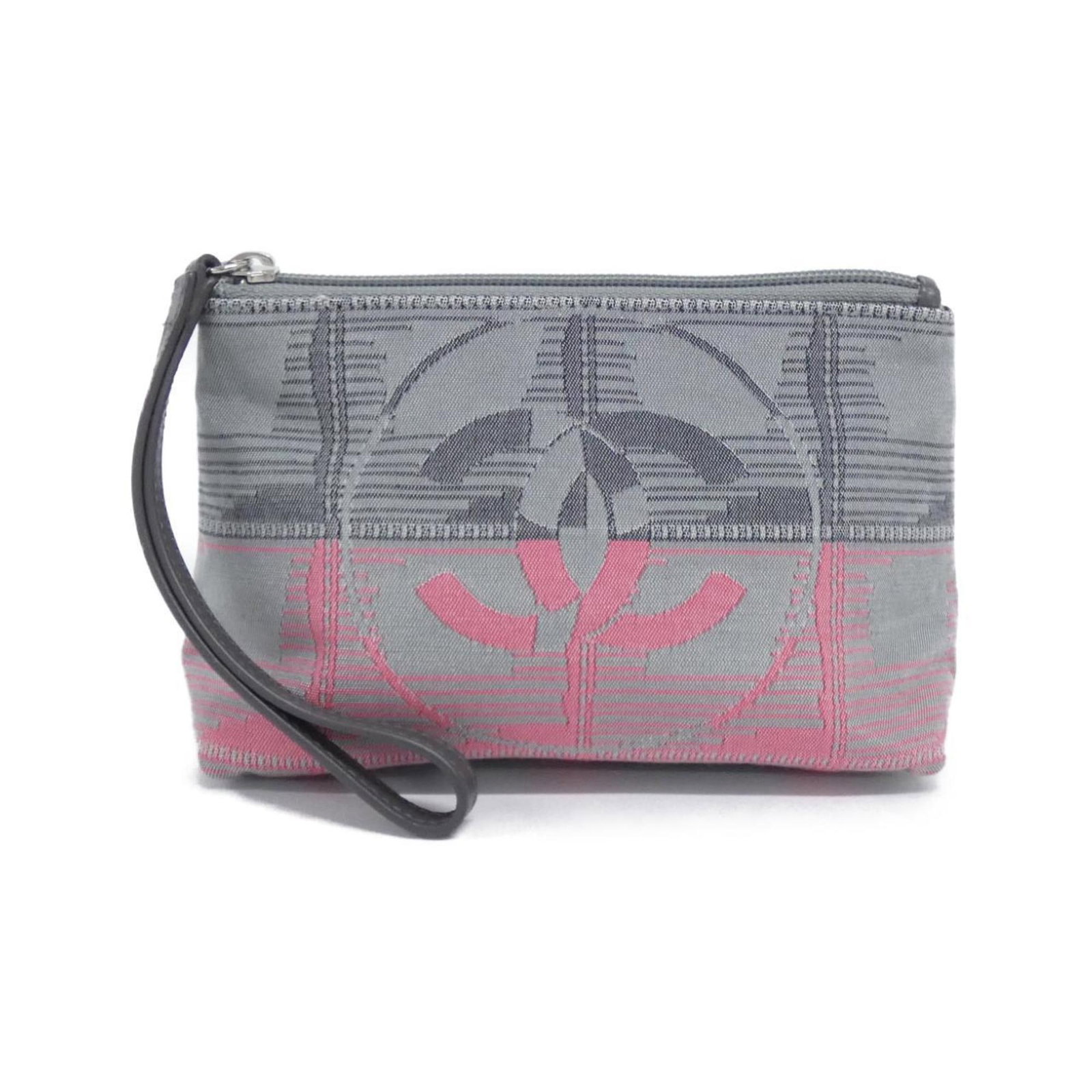 Pouch Nylon Chanel: Pouch Nylon Chanel Pouch Nylon Chanel features a sleek gray and pink color combination, presented in a high-quality nylon material. The compact size of 11cm x 7cm x 7.5cm makes it a convenient accesso