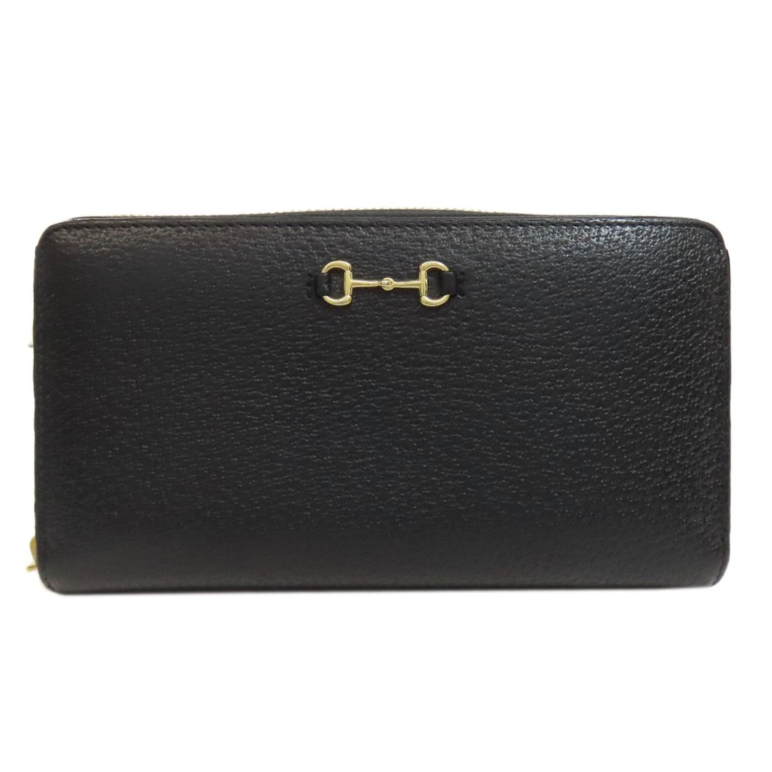 Gucci 700484 Zip Around Horsebit Long Wallet (With Coin Pocket) Leather: Gucci 700484 Zip Around Horsebit Long Wallet (With Coin Pocket) Leather Black leather long wallet with coin pocket features a classic Horsebit design, adding a touch of timeless elegance to any
