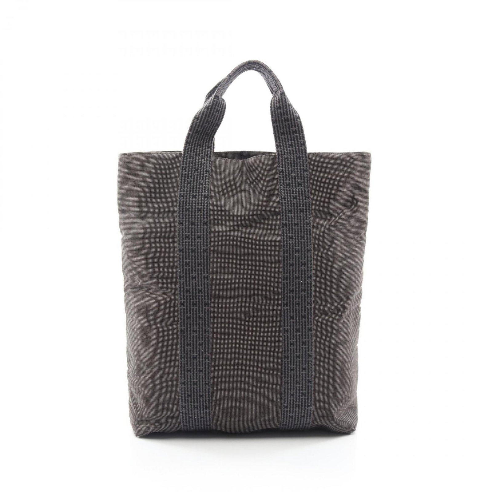 Nylon Canvas Handbag Hermes Tote: Nylon Canvas Handbag Hermes Tote Nylon canvas construction provides a durable and versatile base for this versatile tote bag, while its gray color adds a touch of understated elegance. Measuring 40cm