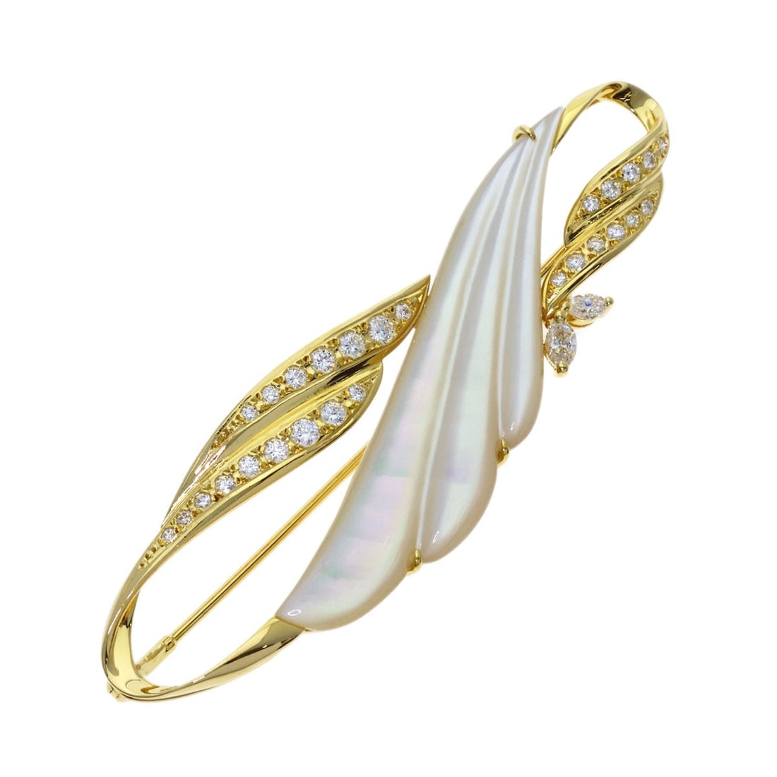 Mikimoto Shell Diamond Brooch K18 Yellow Gold: Mikimoto Shell Diamond Brooch K18 Yellow Gold K18 Yellow Gold Mikimoto Shell Diamond Brooch is set with a D 0.68ct diamond, showcasing a beautiful combination of luxury and craftsmanship. The brooch f