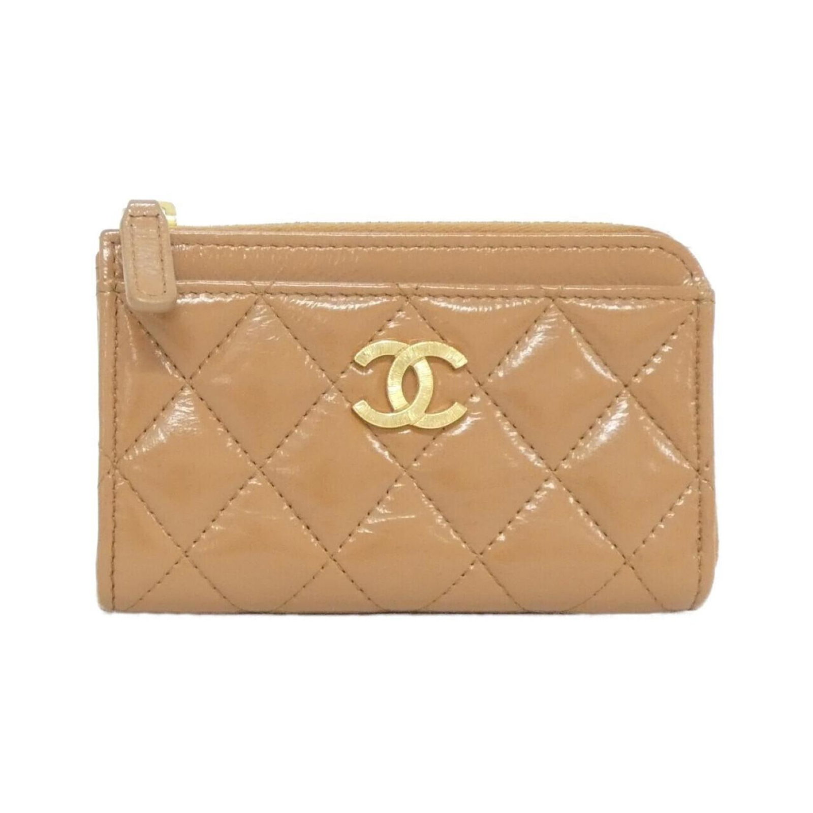 Case Card Chanel: Case Card Chanel Case Card Chanel bears a signature and is a card case made by Chanel, measuring 8.5cm x 13cm x 2cm. This compact case is designed in beige, offering a simple yet elegant design. The