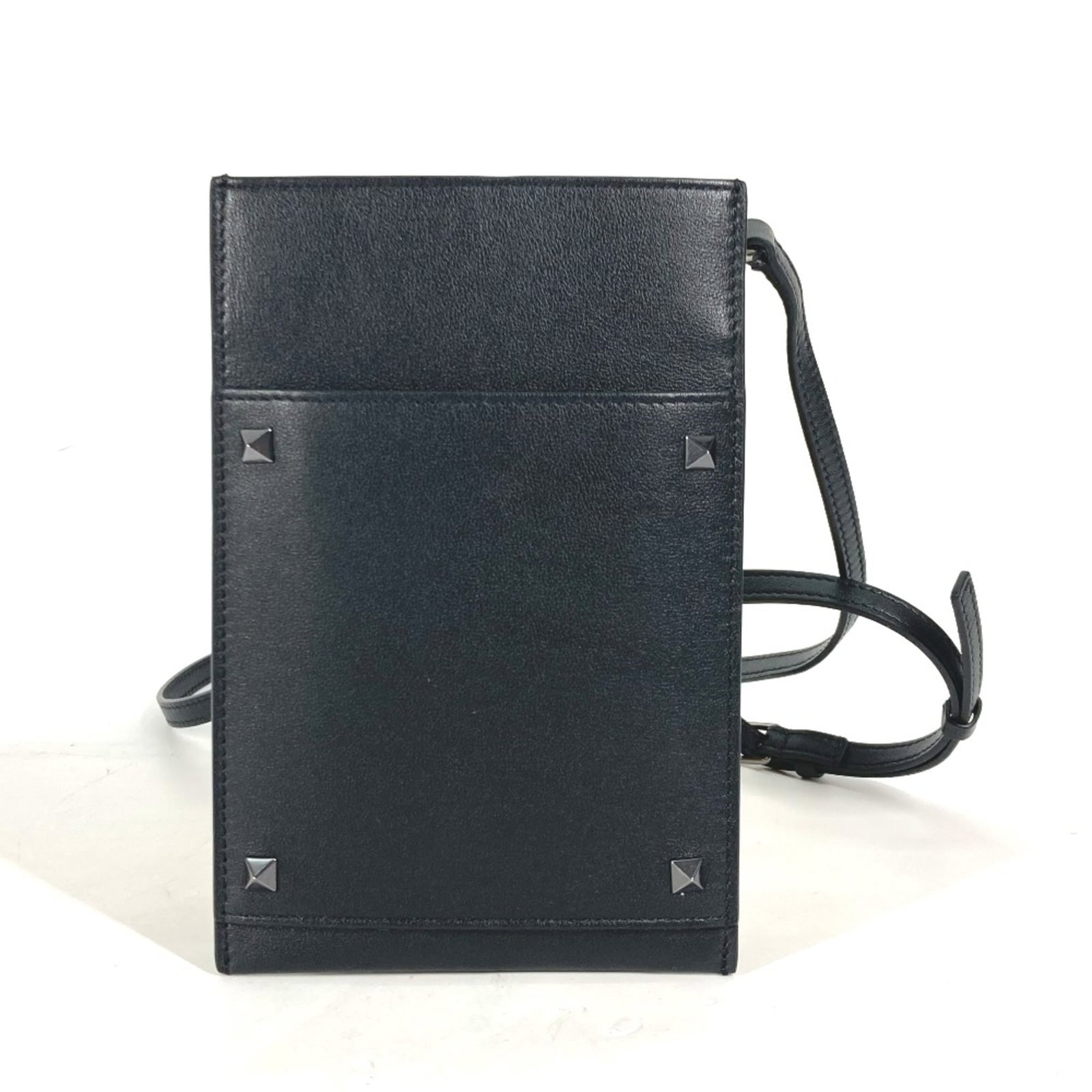 Shoulder Bag Leather Valentino: Shoulder Bag Leather Valentino Black leather shoulder bag from Valentino, measuring 12cm x 18cm with a shoulder strap length of 48cm. This stylish bag features high-quality leather construction and a 