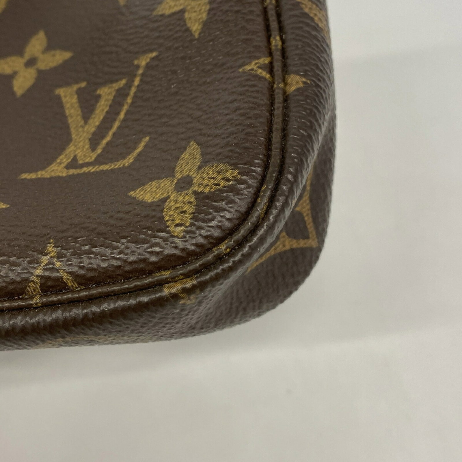 Louis Vuitton Pouch - 8