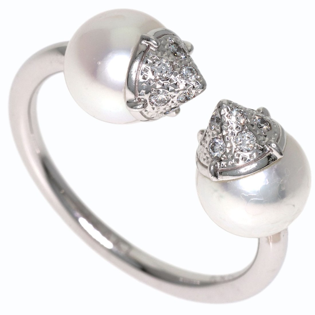 K18 White Gold Pearl Signature Ring Tasaki Rebellion: K18 White Gold Pearl Signature Ring Tasaki Rebellion K18 White Gold Pearl Signature Ring by TASAKI Rebellion boasts a striking silver metal exterior and a beautiful D graded pearl, weighing 0.15ct.