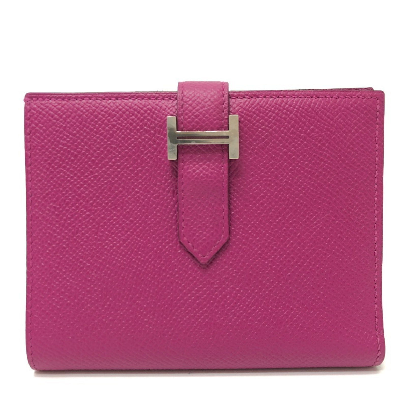 Bi fold Epsom Leather Hermes Wallet: Bi fold Epsom Leather Hermes Wallet Epsom leather, a luxurious material, is used to craft this bi-fold wallet from the Hermes brand. The rose purple color adds a touch of elegance, while the flap