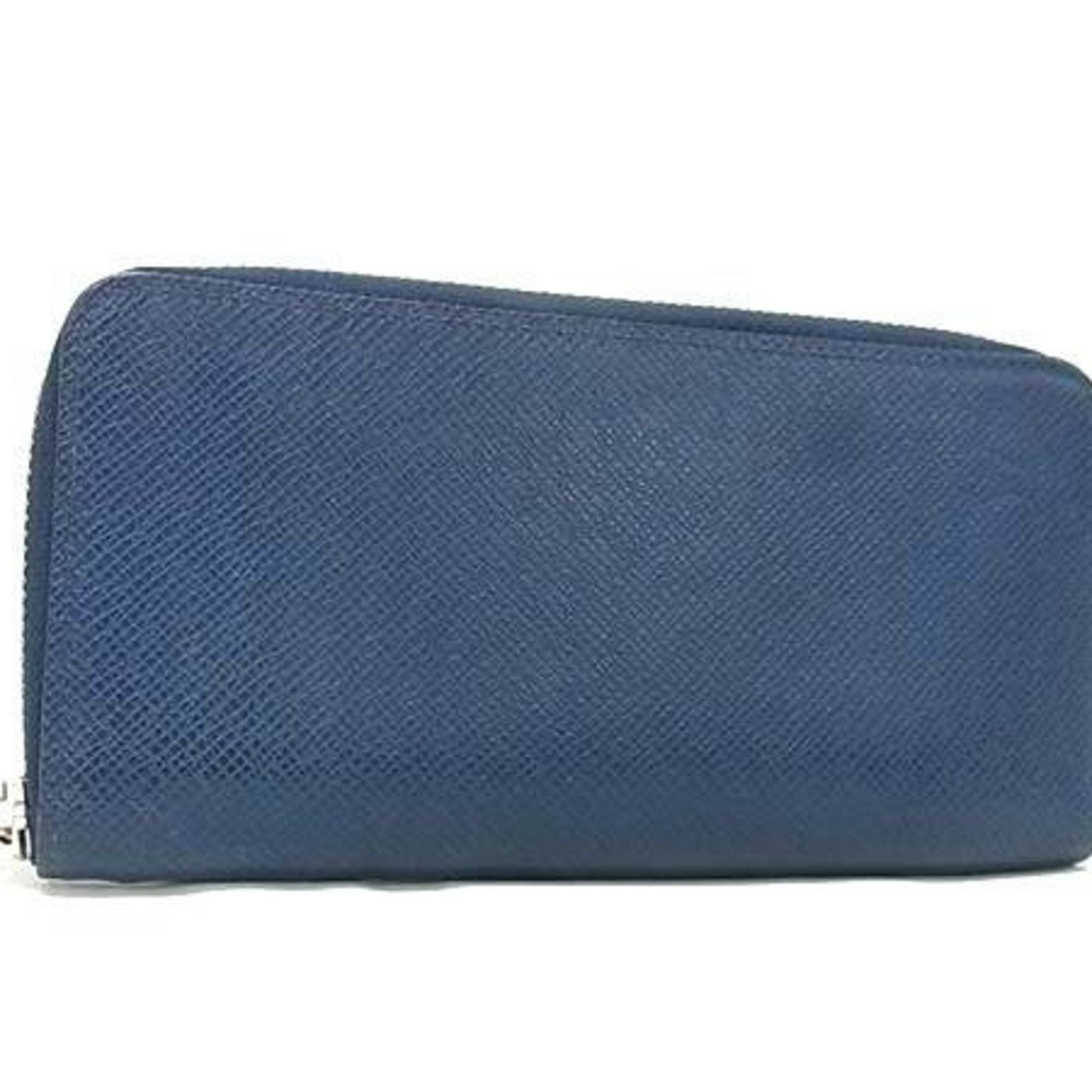 Vuitton Long Wallet Bi Fold Taiga Leather: Vuitton Long Wallet Bi Fold Taiga Leather Taiga leather provides a rich, luxurious feel to this bi-fold wallet, while its blue color adds a touch of sophistication. Made from high-quality materials, t