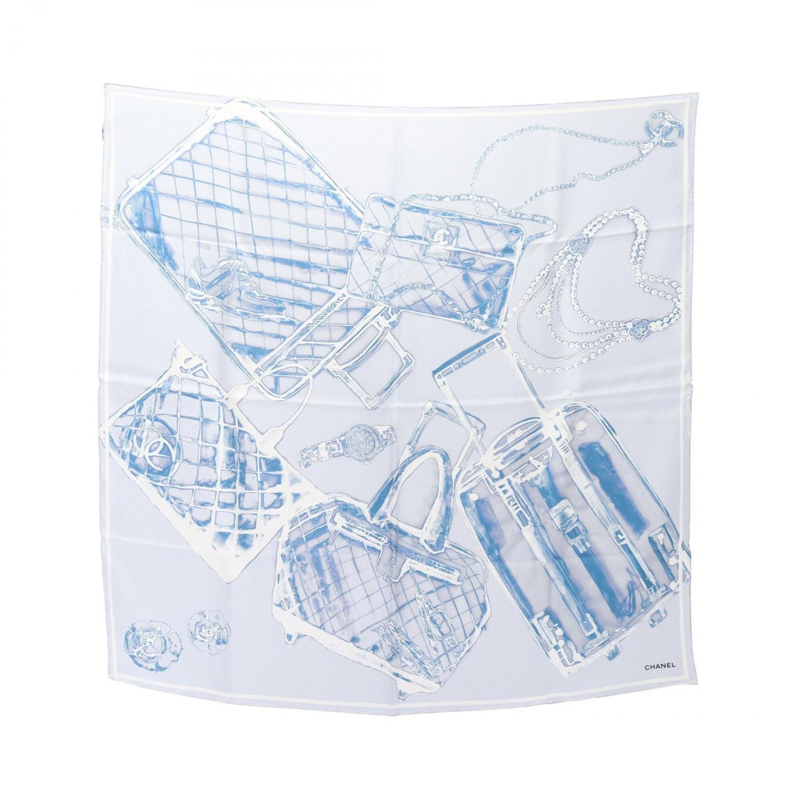 Silk Scarf Chanel: Silk Scarf Chanel Silk Scarf from the renowned French fashion house Chanel, boasting a stunning blue hue and a generous 86cm x 86cm size, making it a statement piece for any wardrobe. Crafted from